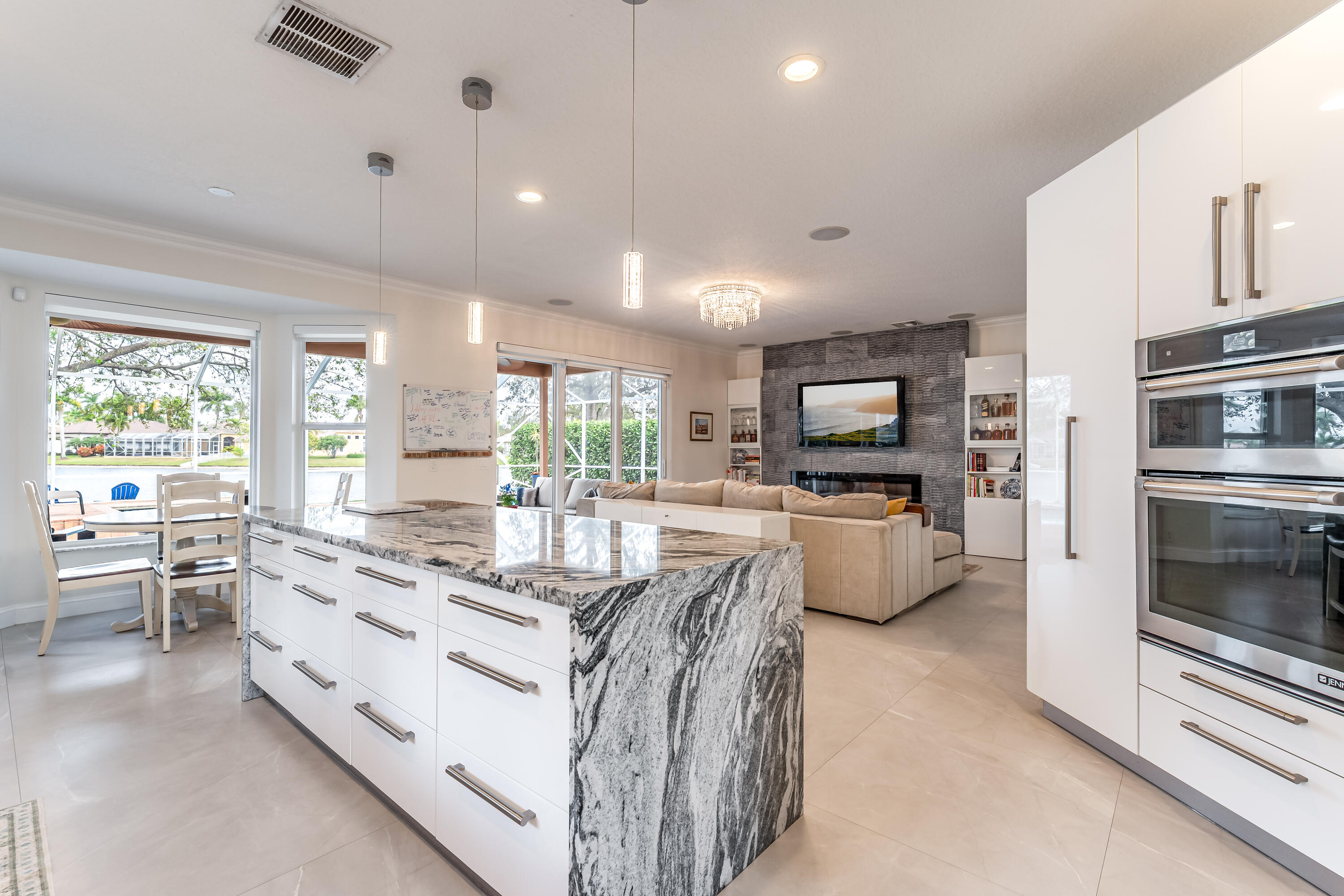 13815 NW 11th Pembroke Pines, FL 33028