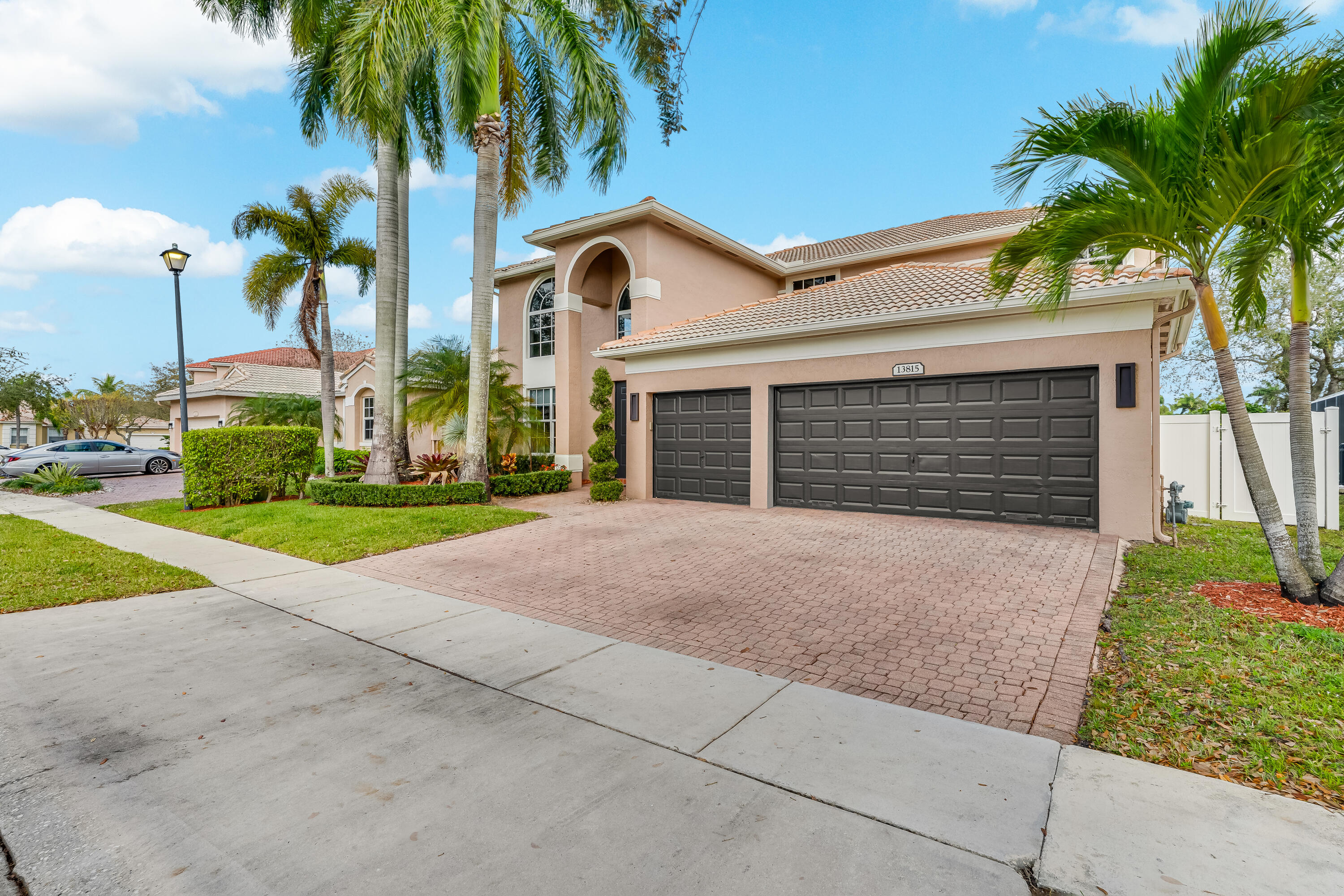 13815 NW 11th Pembroke Pines, FL 33028