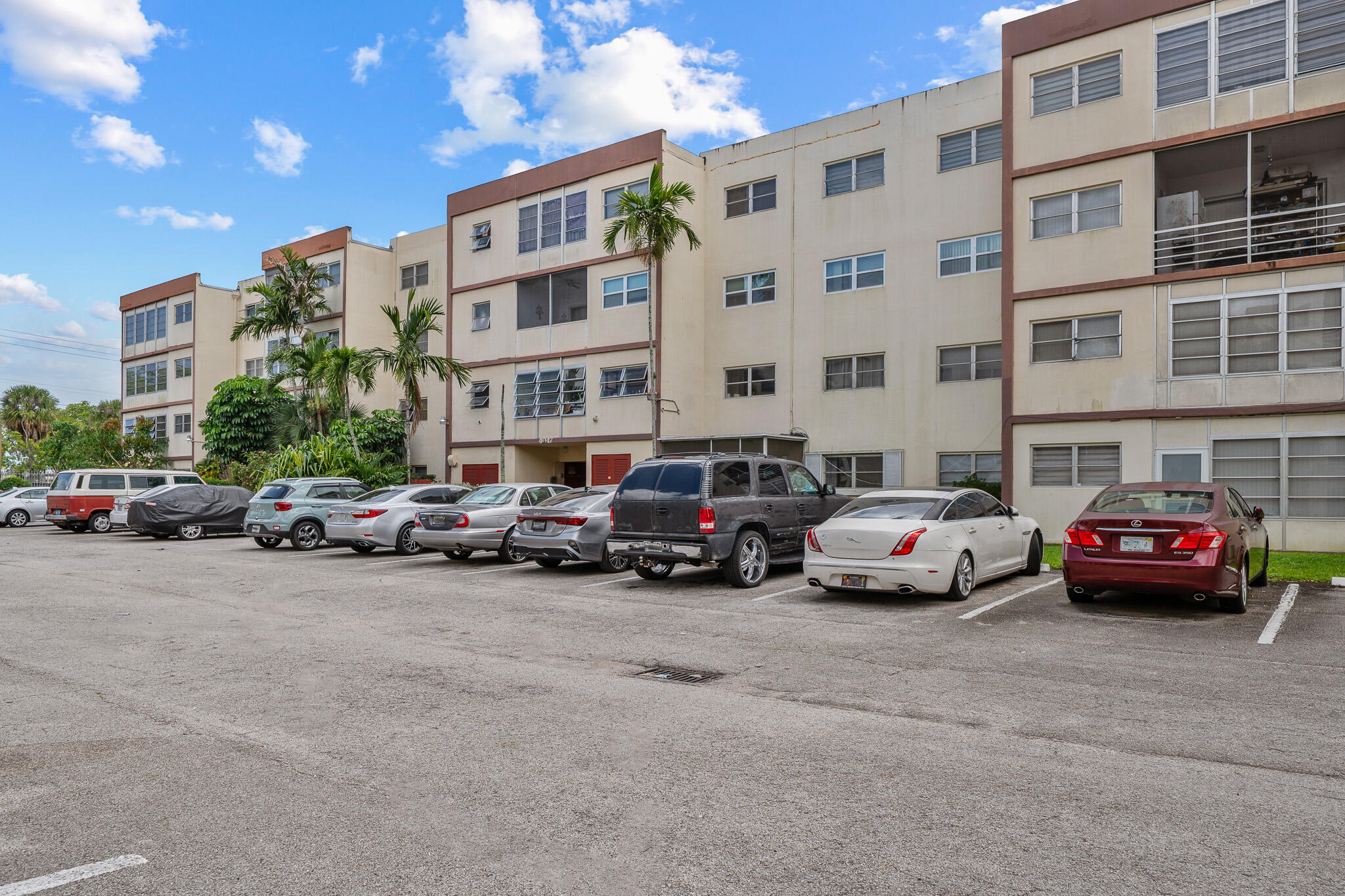 4047 NW 16th #206