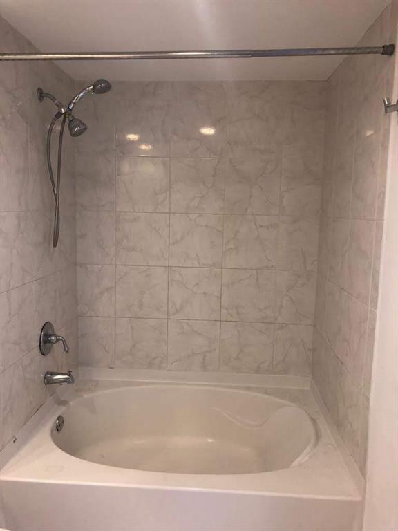 image The Venture at Aventura9