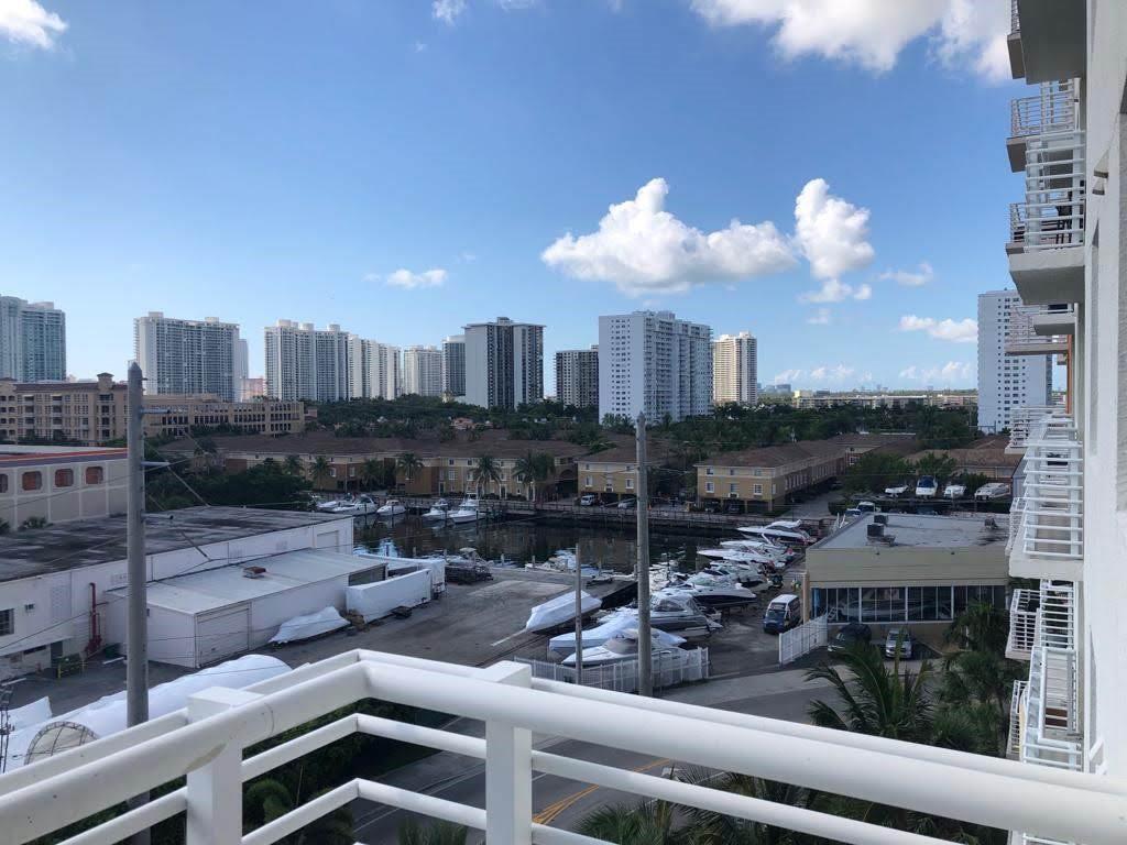 image The Venture at Aventura16