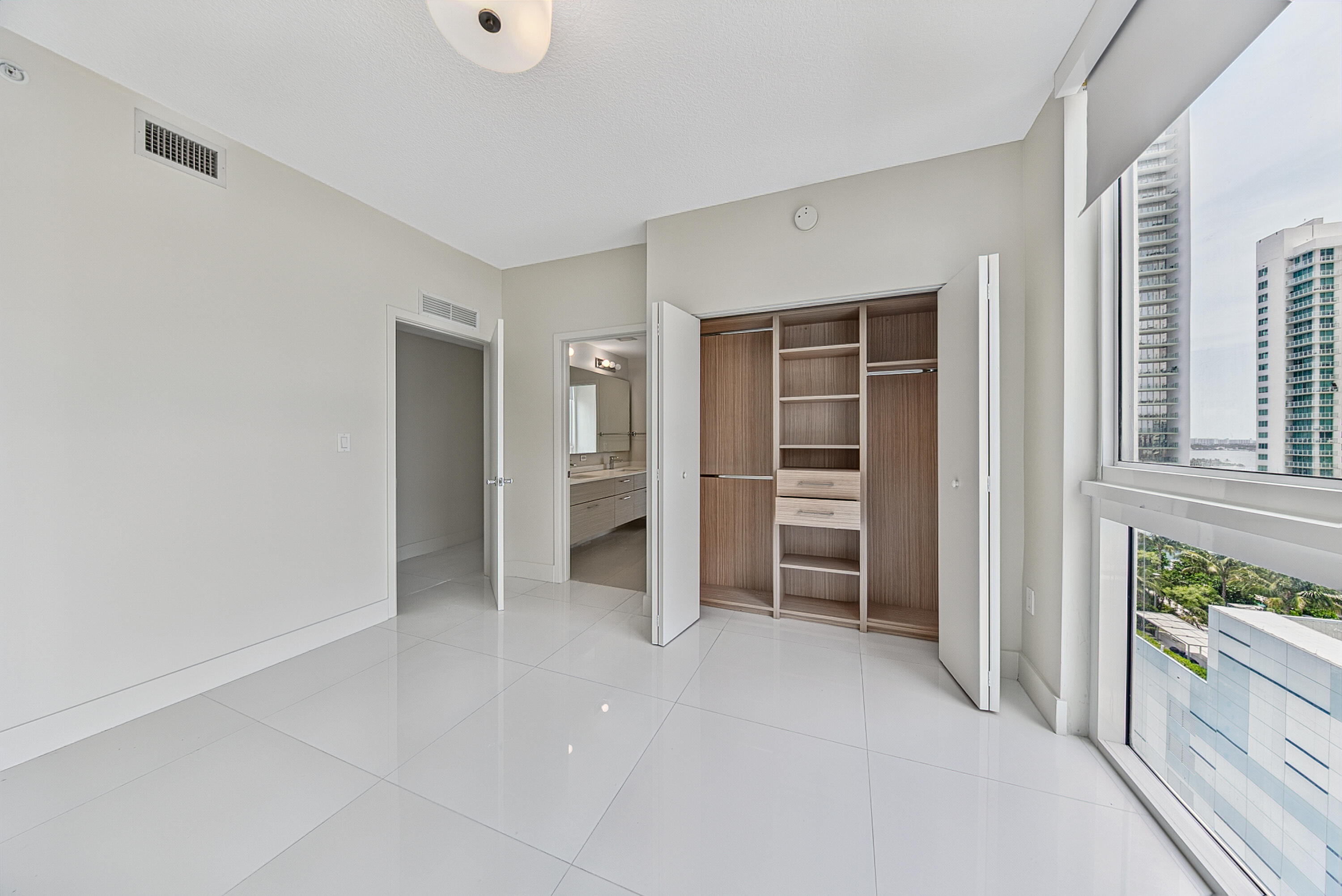 image Bay House35