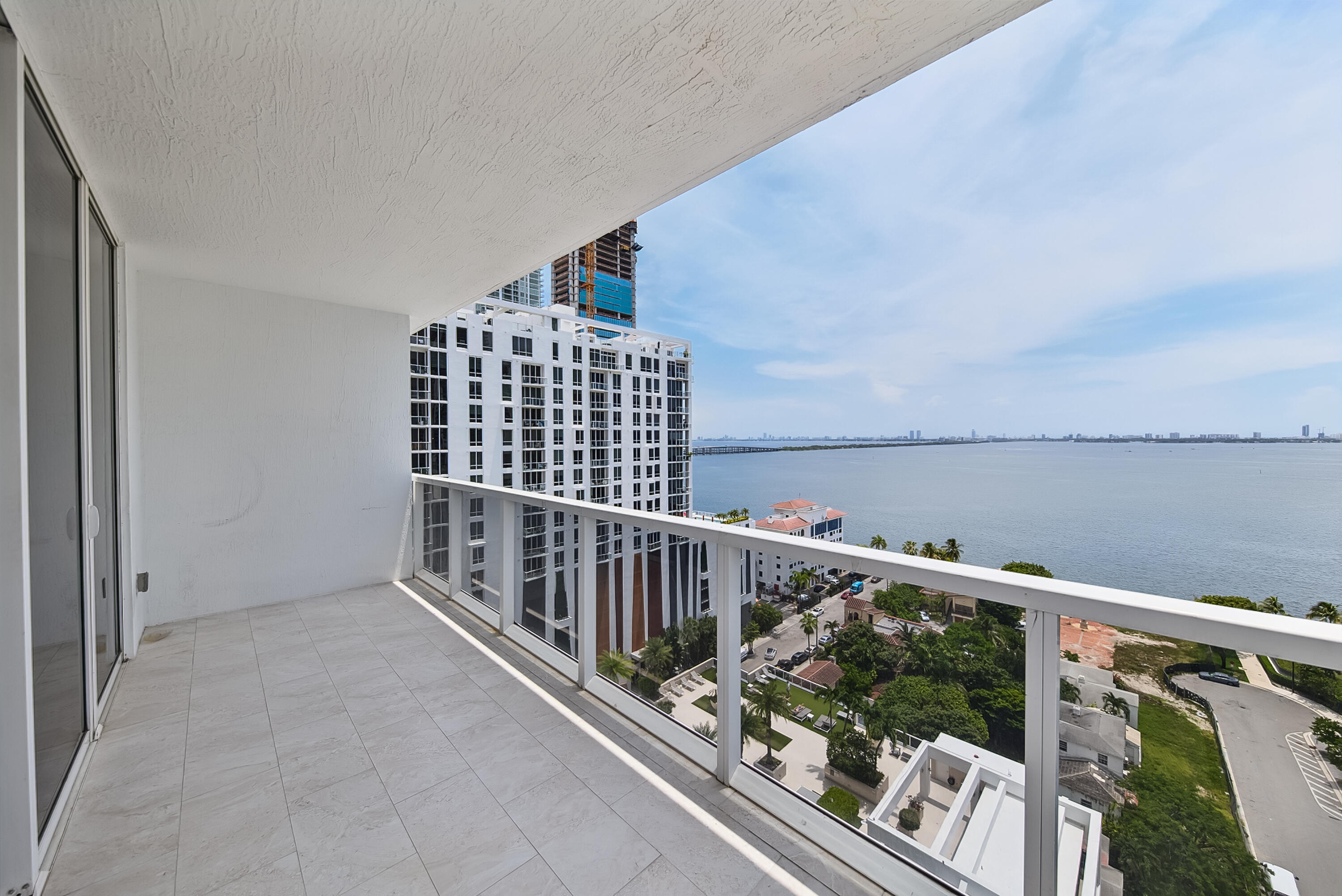 image Bay House40