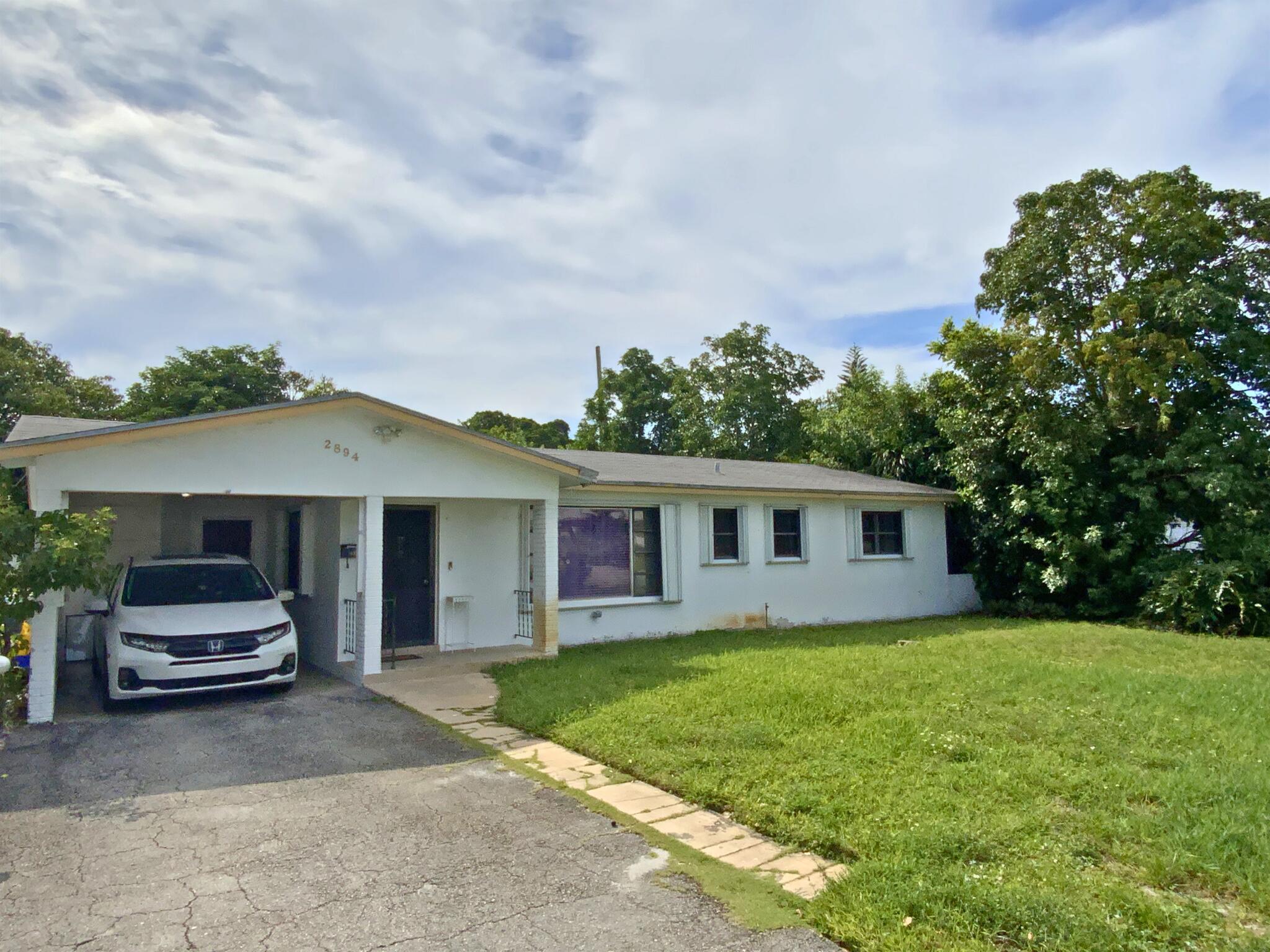 2894 SE 1st