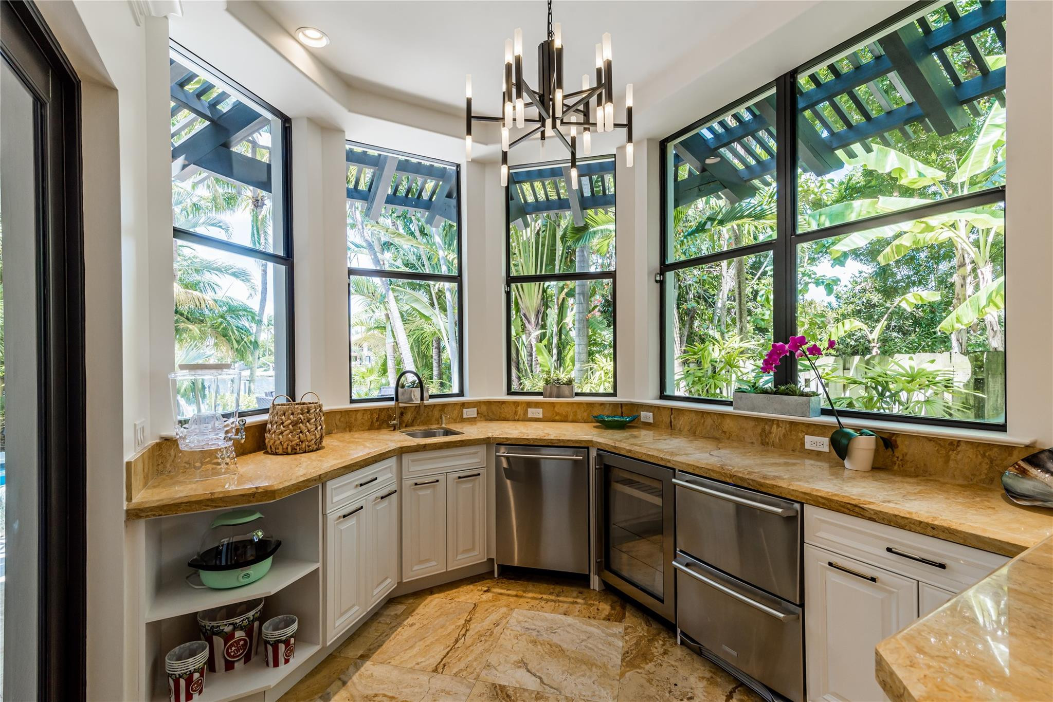 2415 Middle Riv Fort Lauderdale, FL 33305