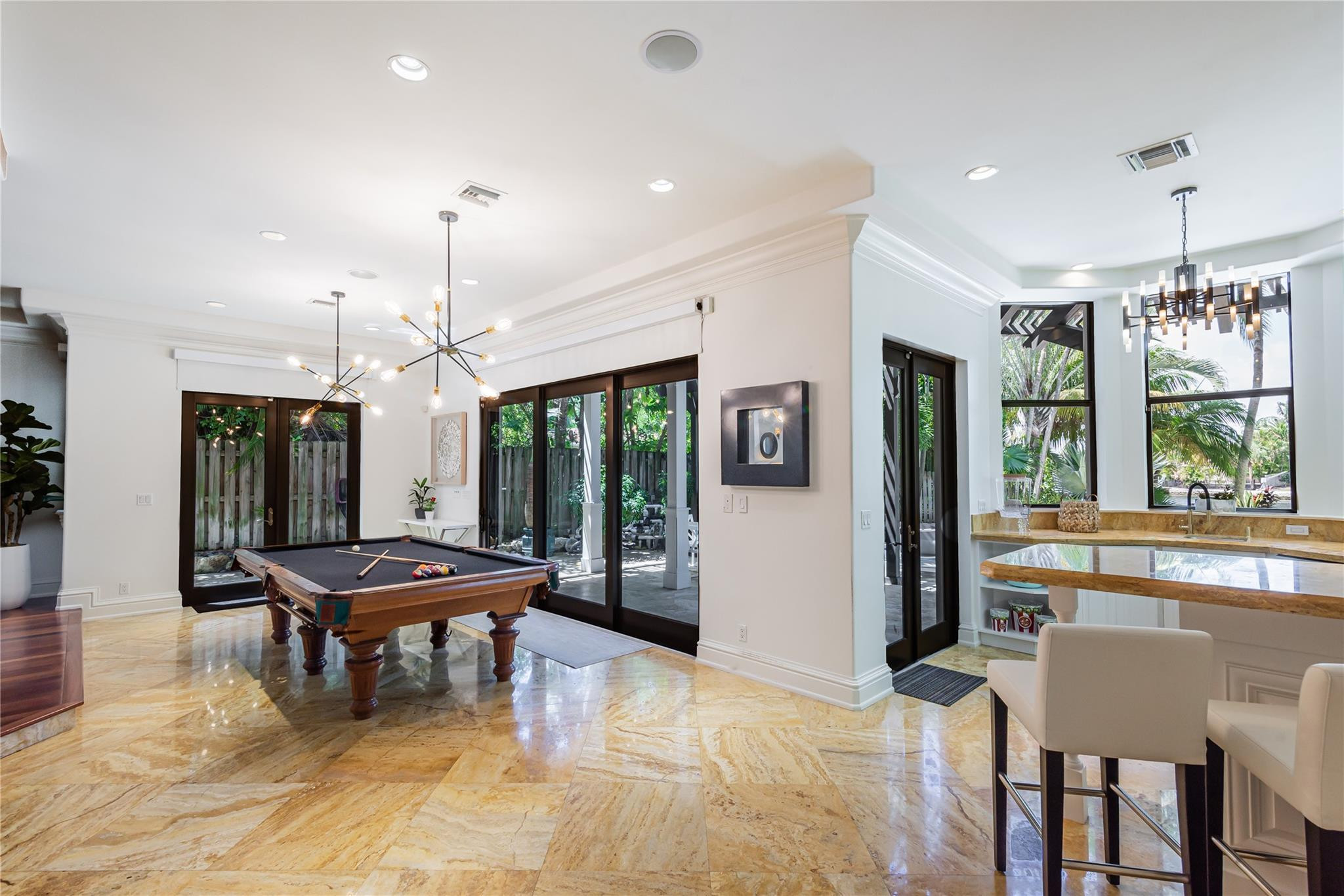 2415 Middle Riv Fort Lauderdale, FL 33305