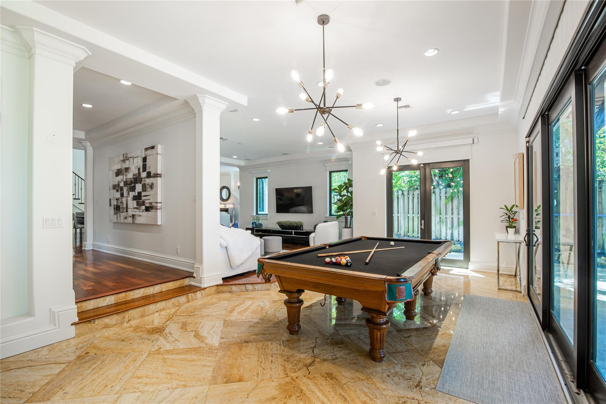 2415 Middle Riv Fort Lauderdale, FL 33305