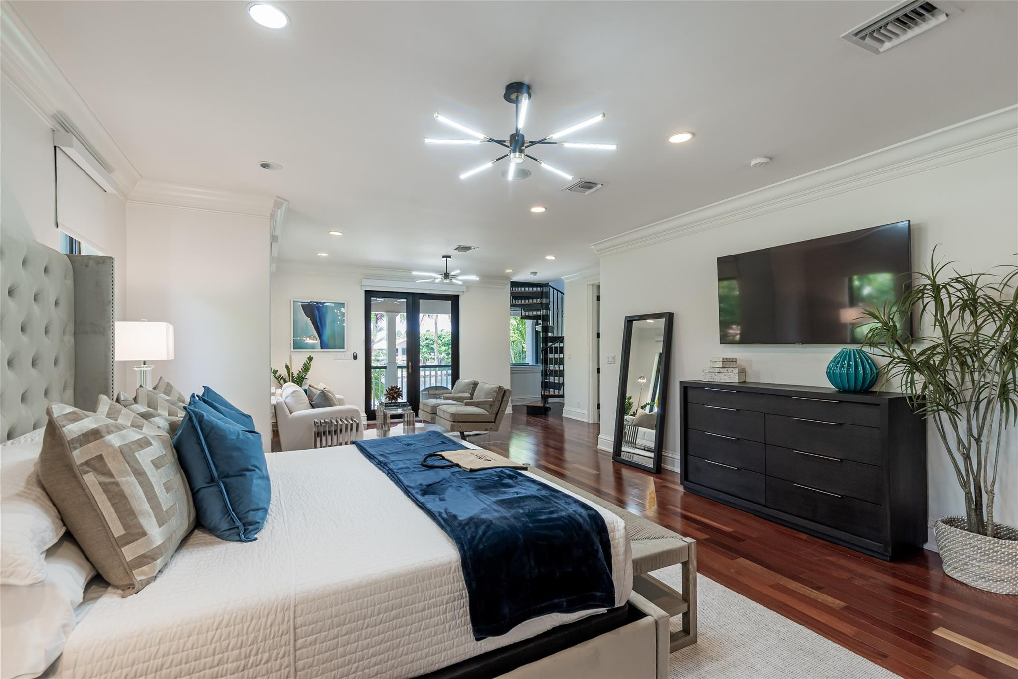 2415 Middle Riv Fort Lauderdale, FL 33305