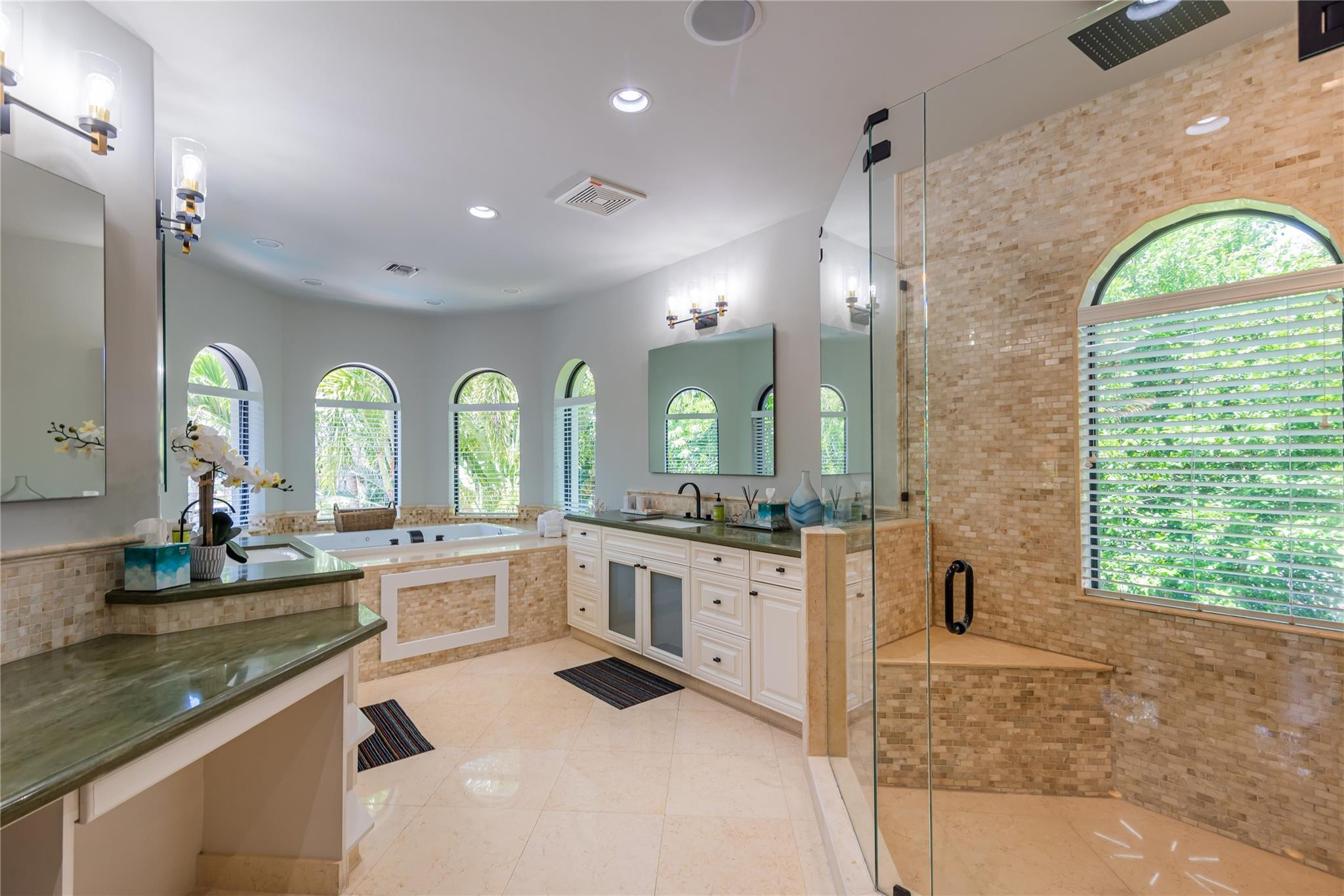 2415 Middle Riv Fort Lauderdale, FL 33305