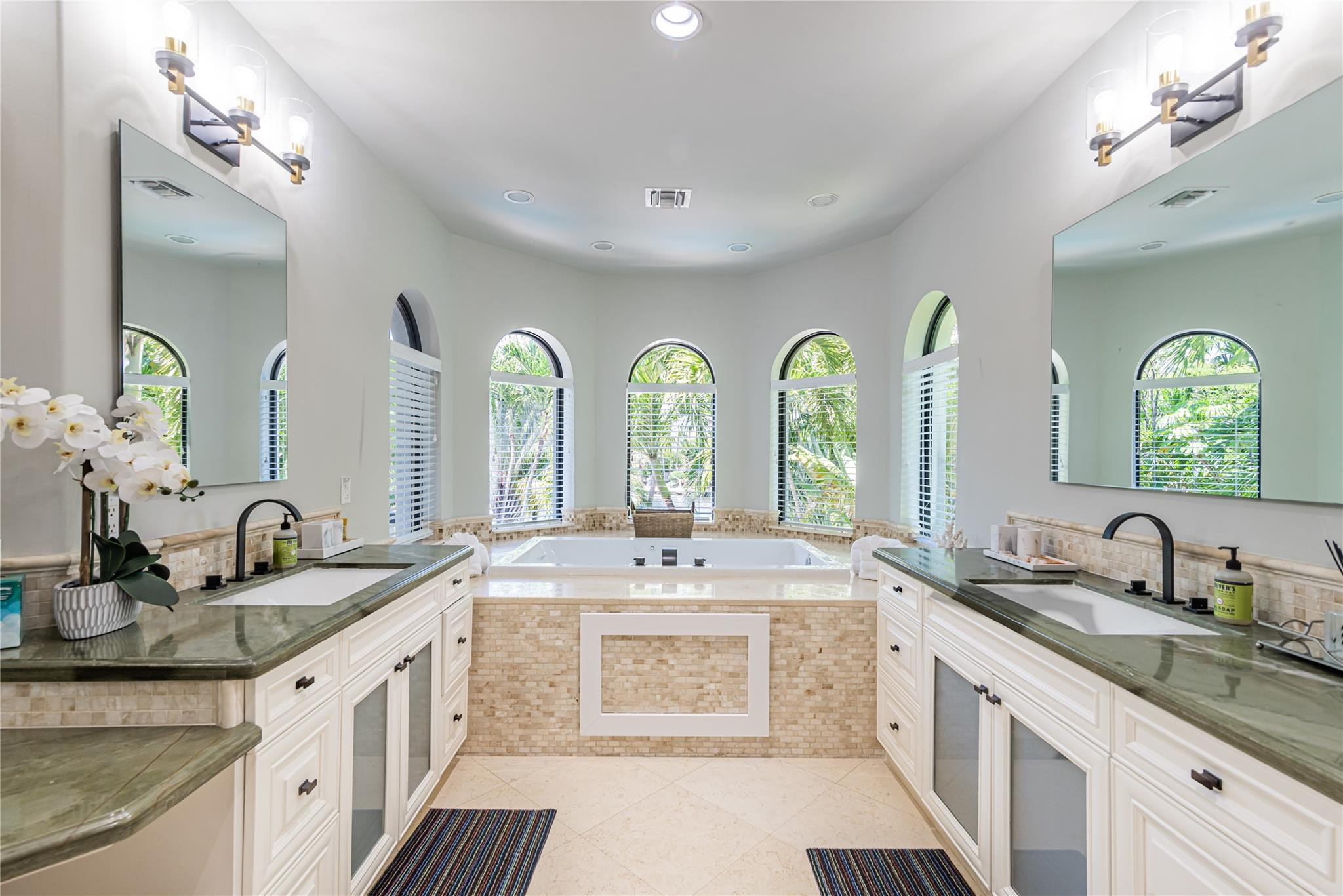 2415 Middle Riv Fort Lauderdale, FL 33305