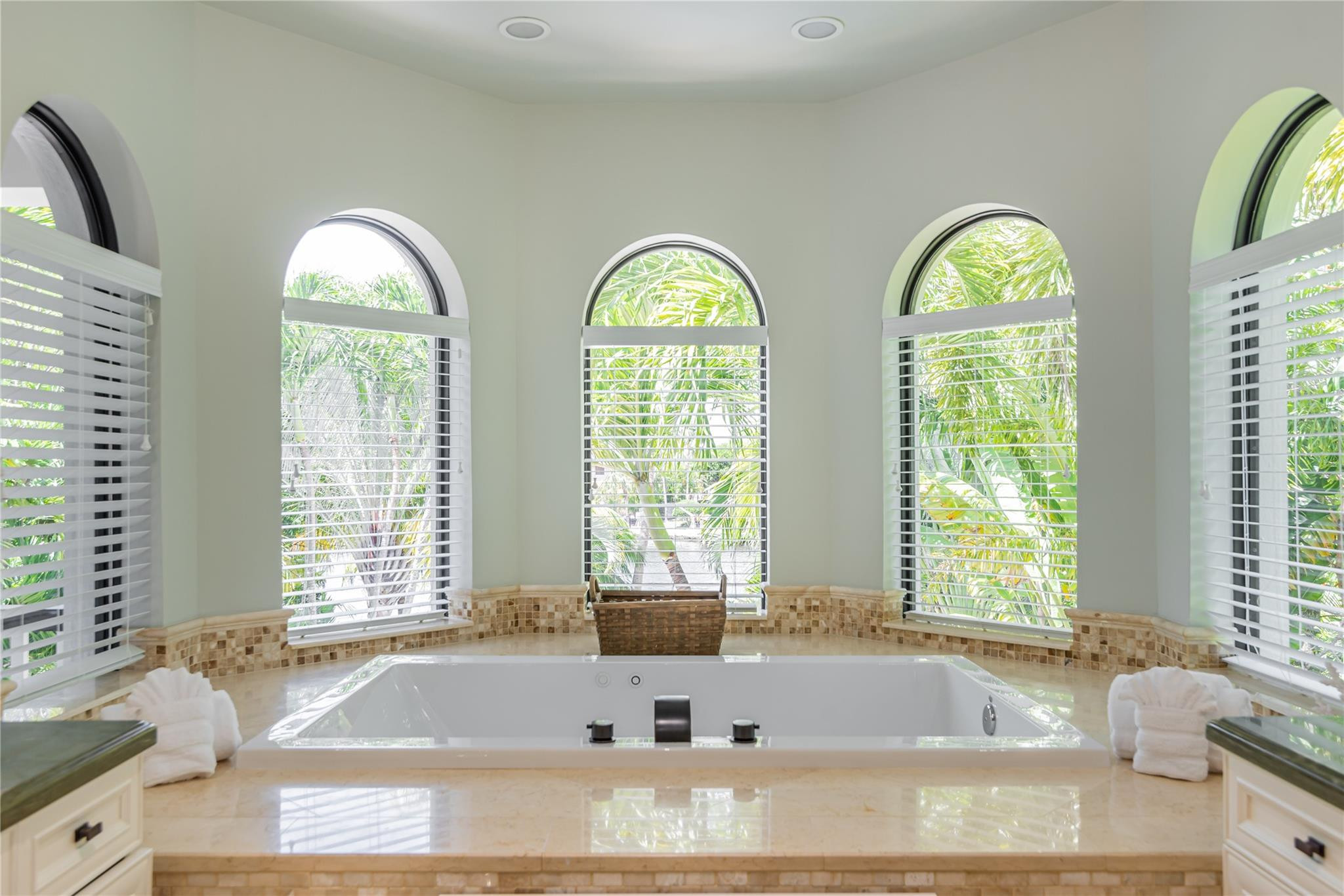 2415 Middle Riv Fort Lauderdale, FL 33305