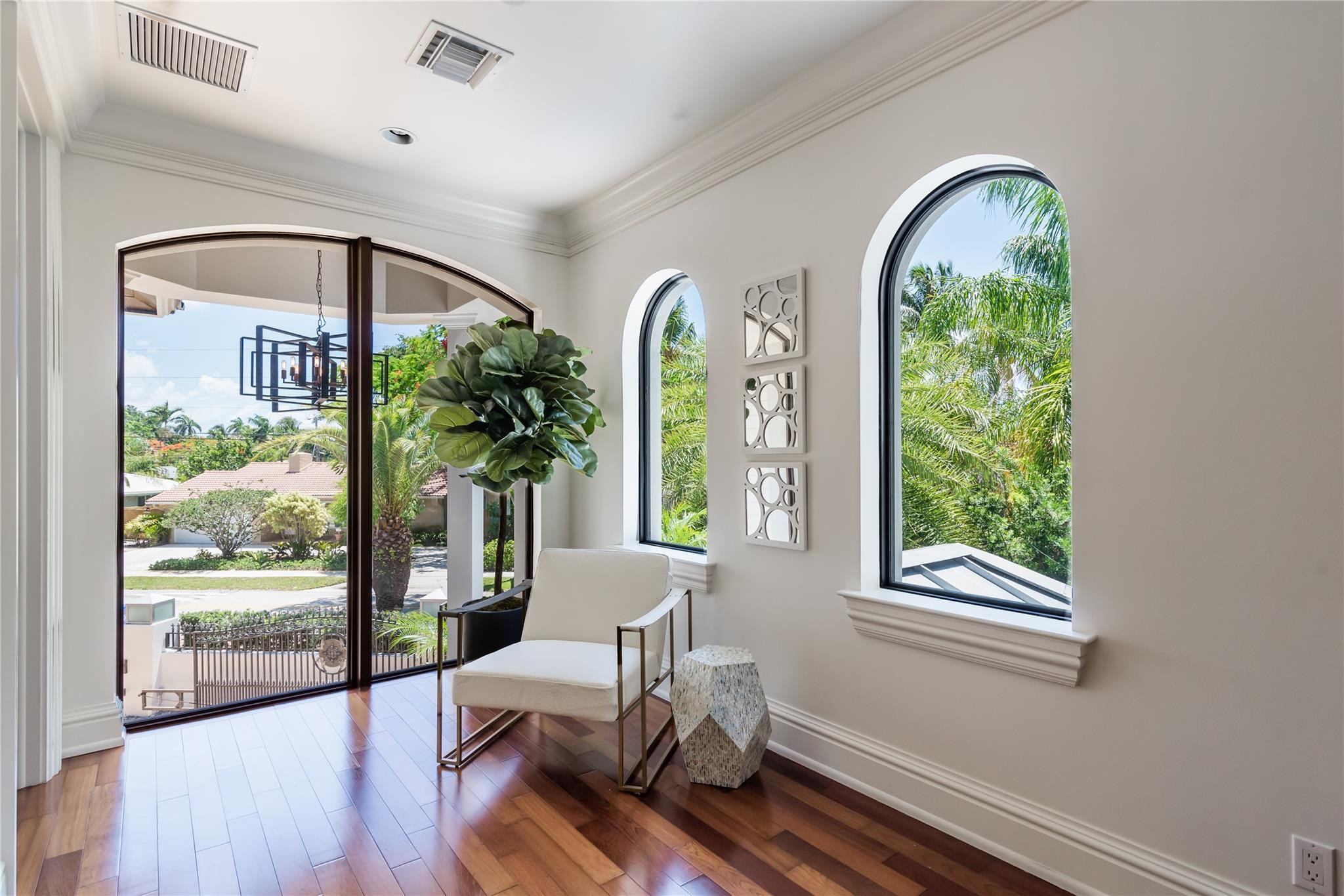 2415 Middle Riv Fort Lauderdale, FL 33305