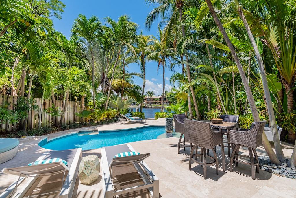 2415 Middle Riv Fort Lauderdale, FL 33305