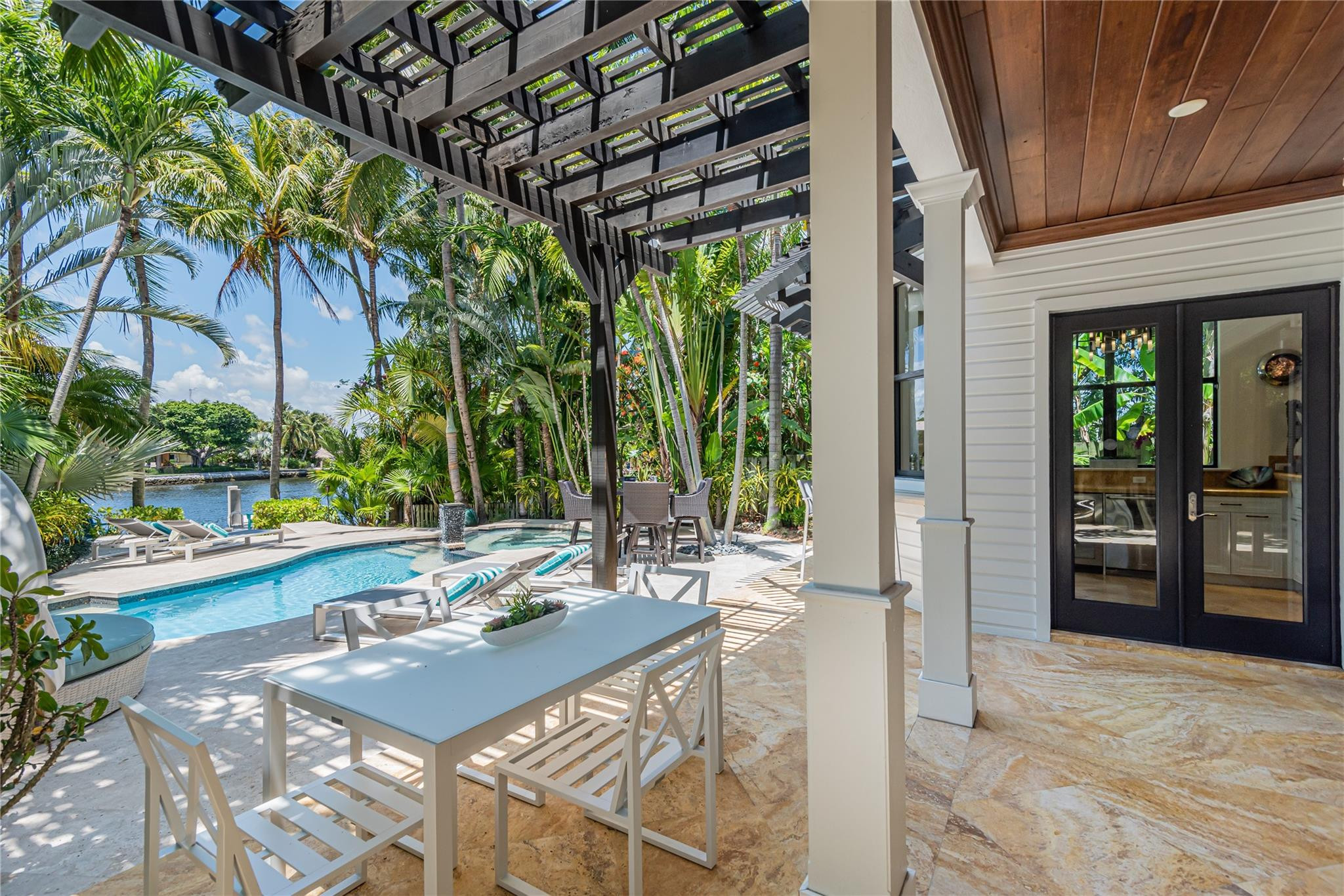 2415 Middle Riv Fort Lauderdale, FL 33305