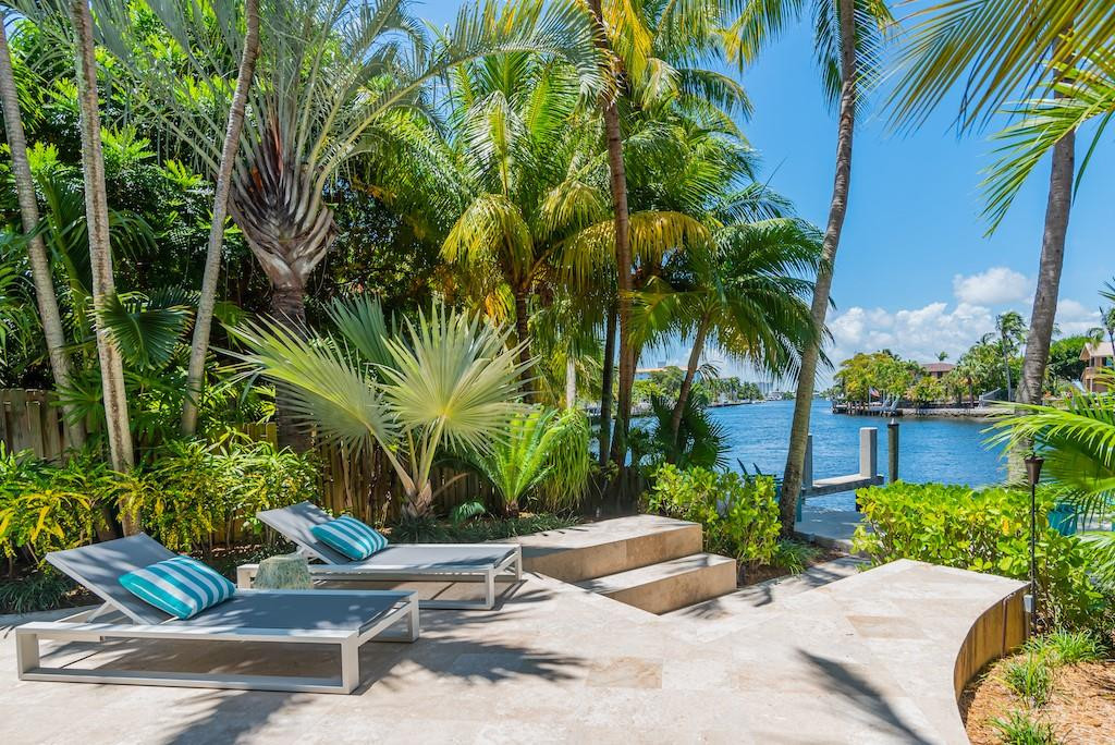 2415 Middle Riv Fort Lauderdale, FL 33305