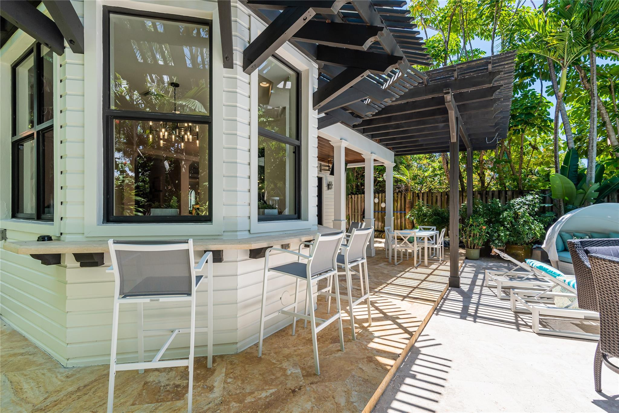 2415 Middle Riv Fort Lauderdale, FL 33305