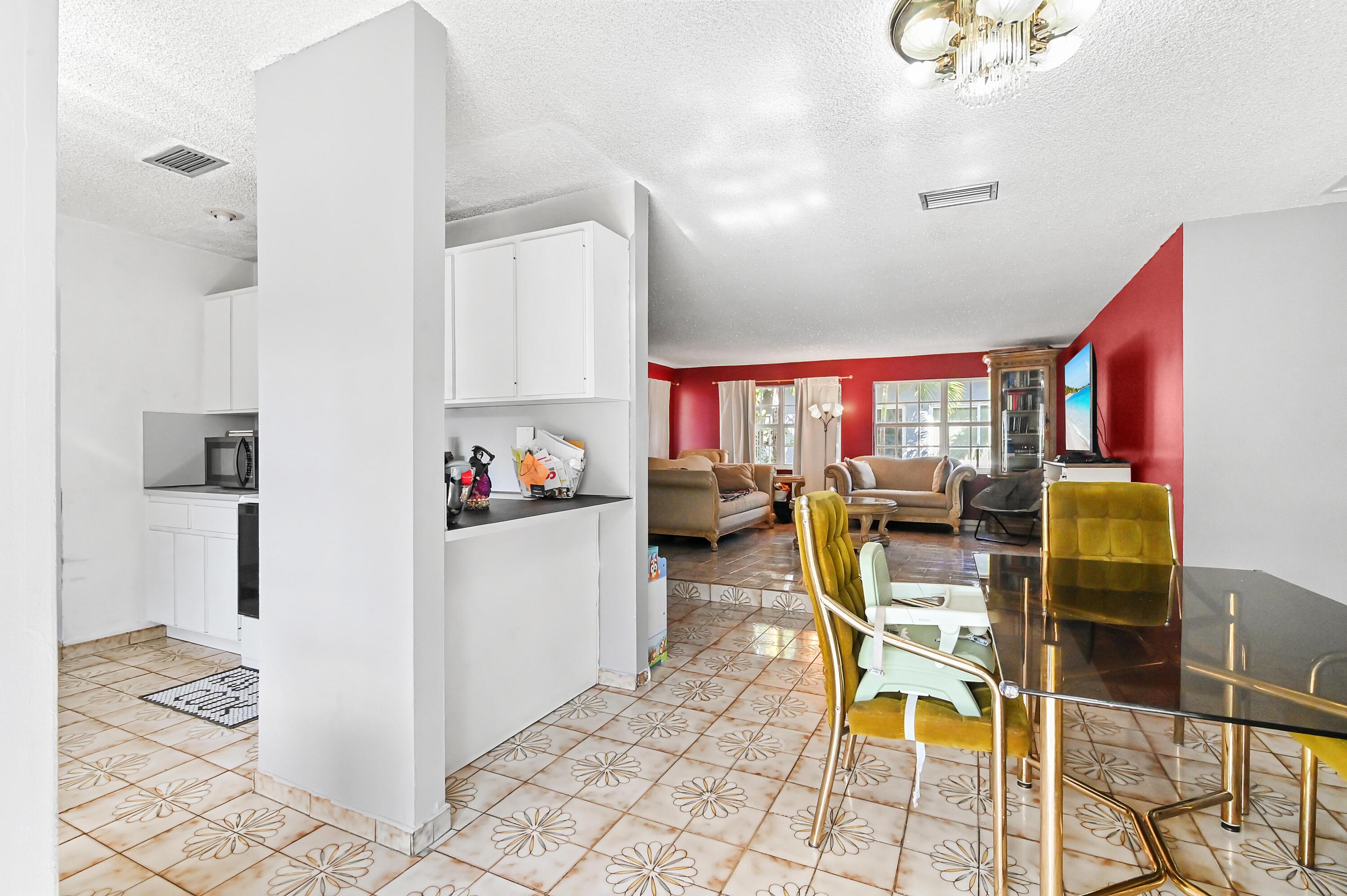 7337 SW 21st Miami, FL 33155