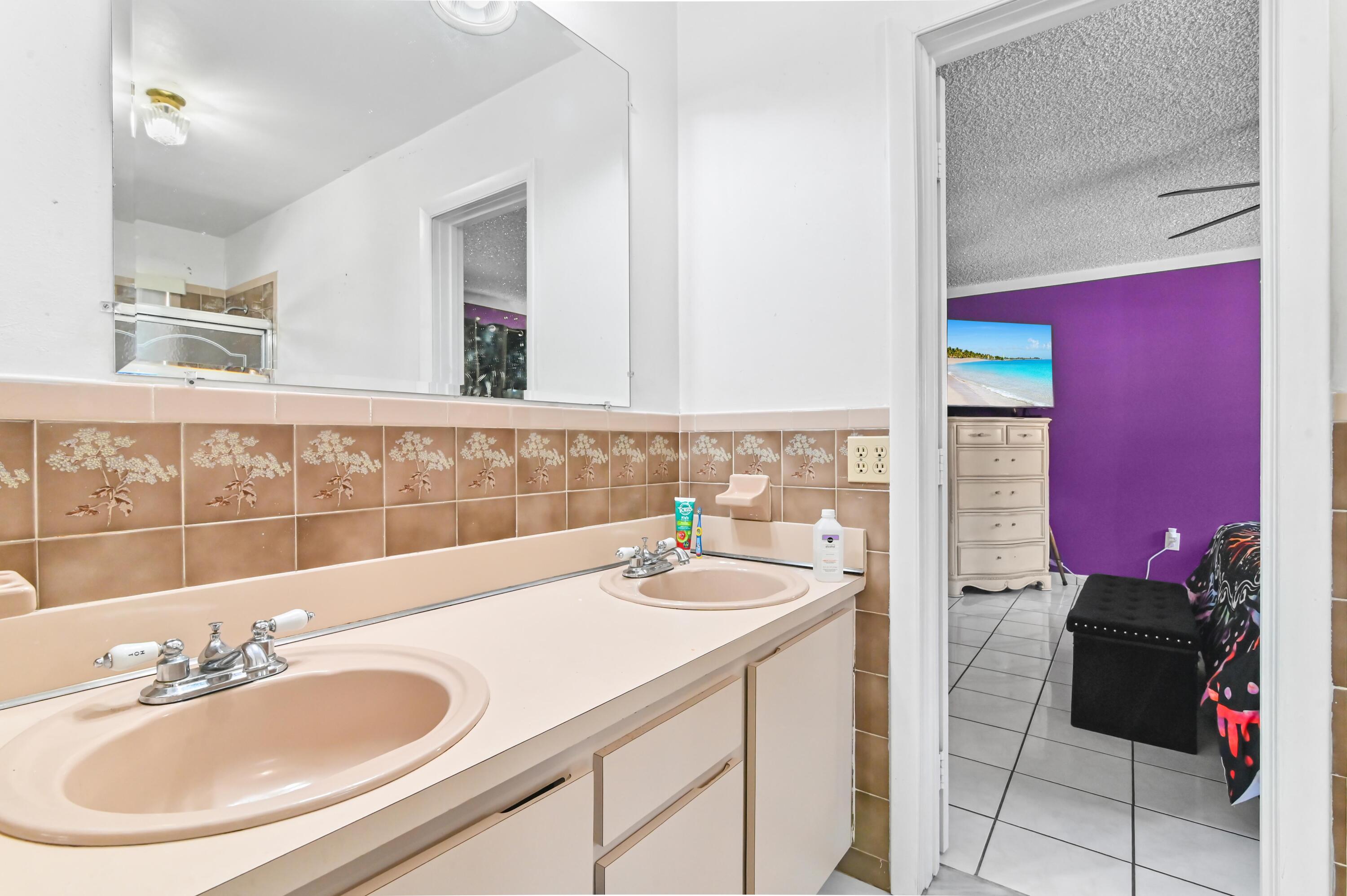 7337 SW 21st Miami, FL 33155