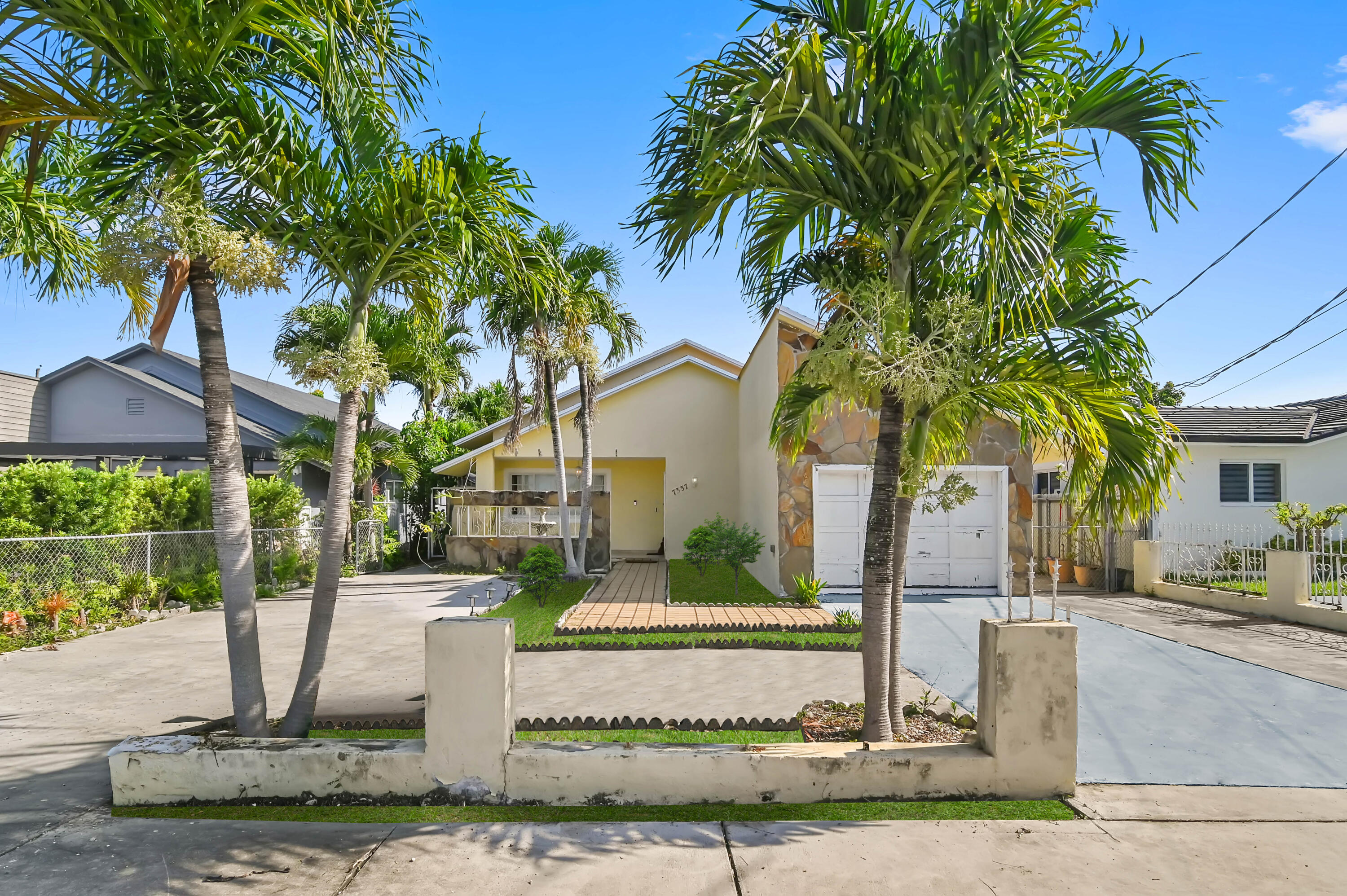 7337 SW 21st Miami, FL 33155