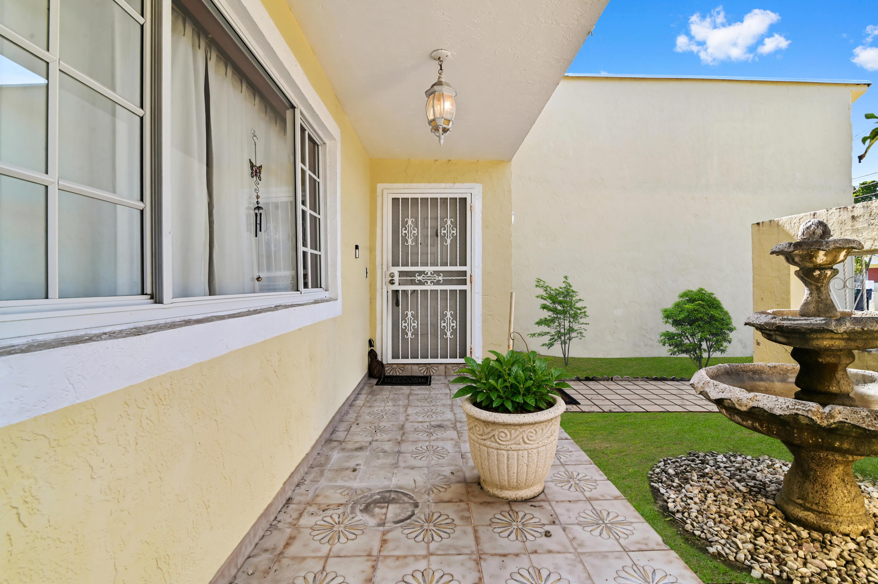 7337 SW 21st Miami, FL 33155