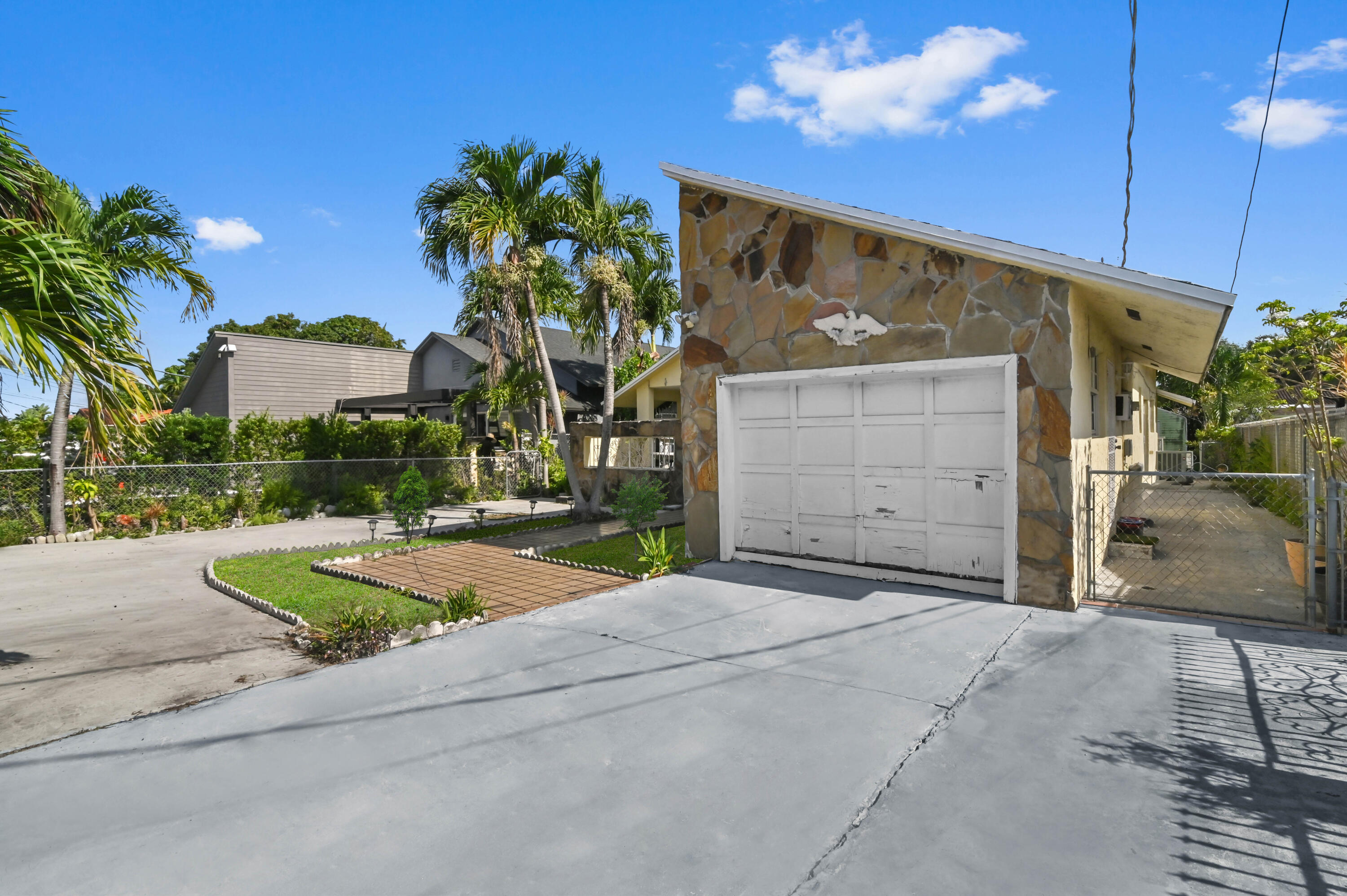 7337 SW 21st Miami, FL 33155