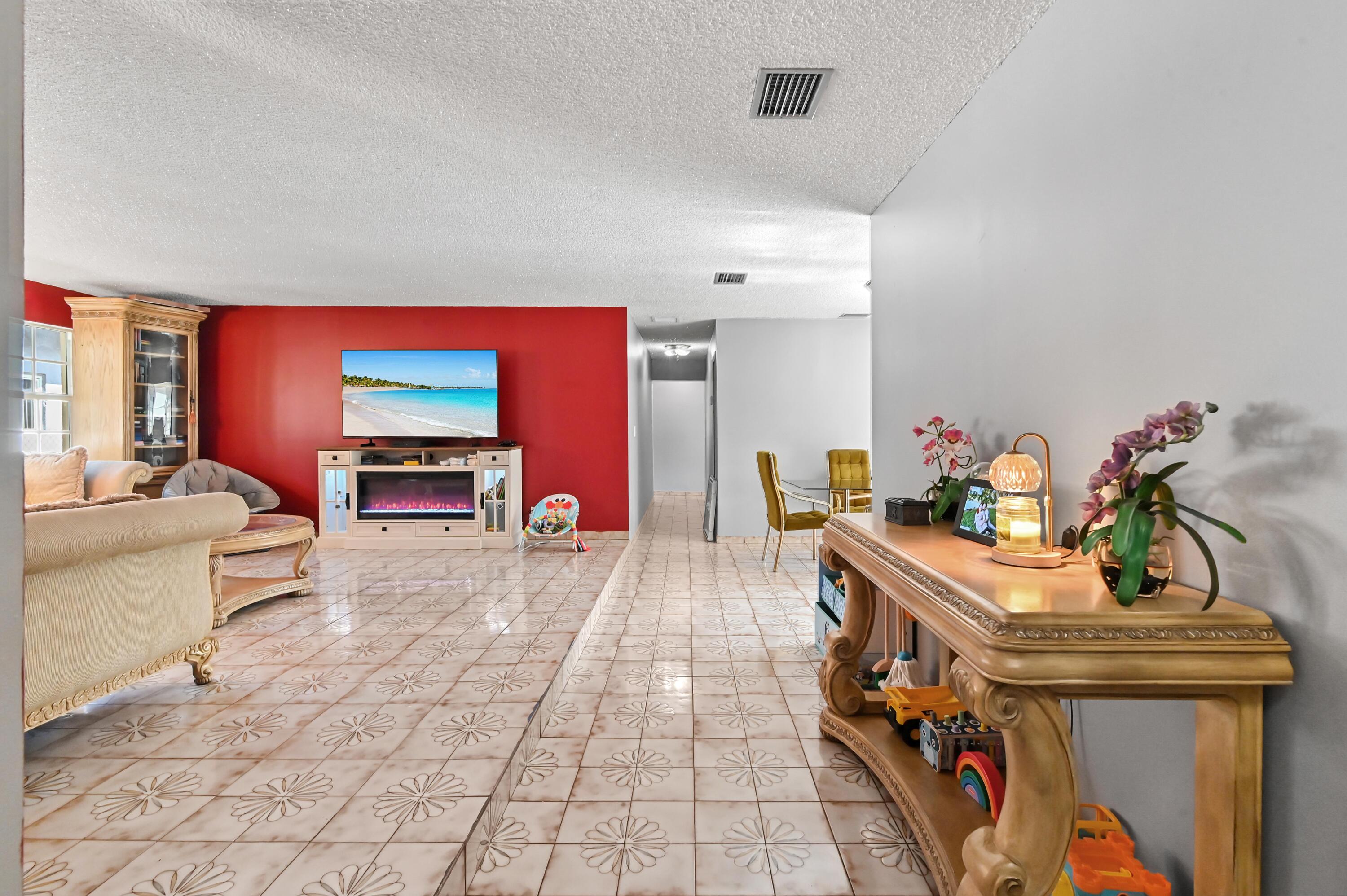 7337 SW 21st Miami, FL 33155