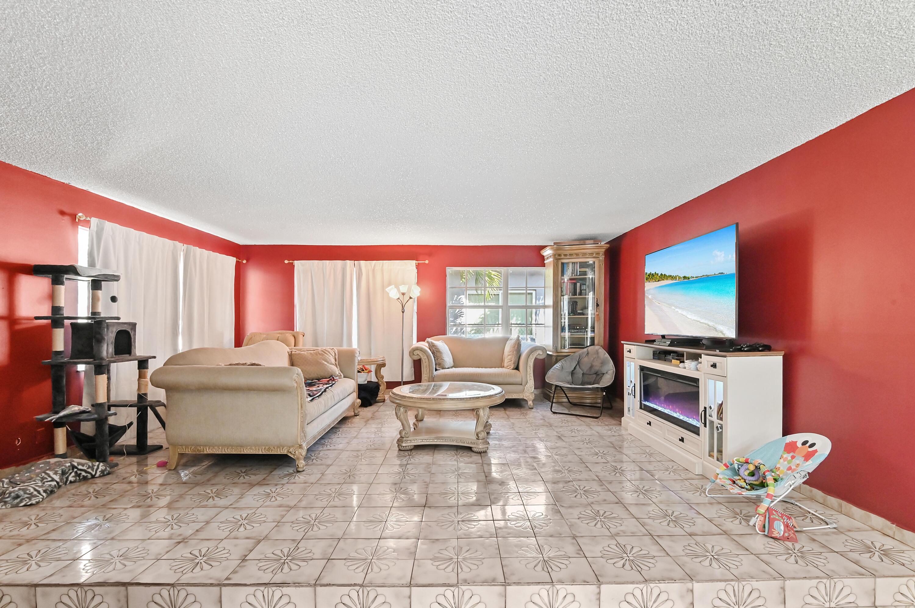 7337 SW 21st Miami, FL 33155