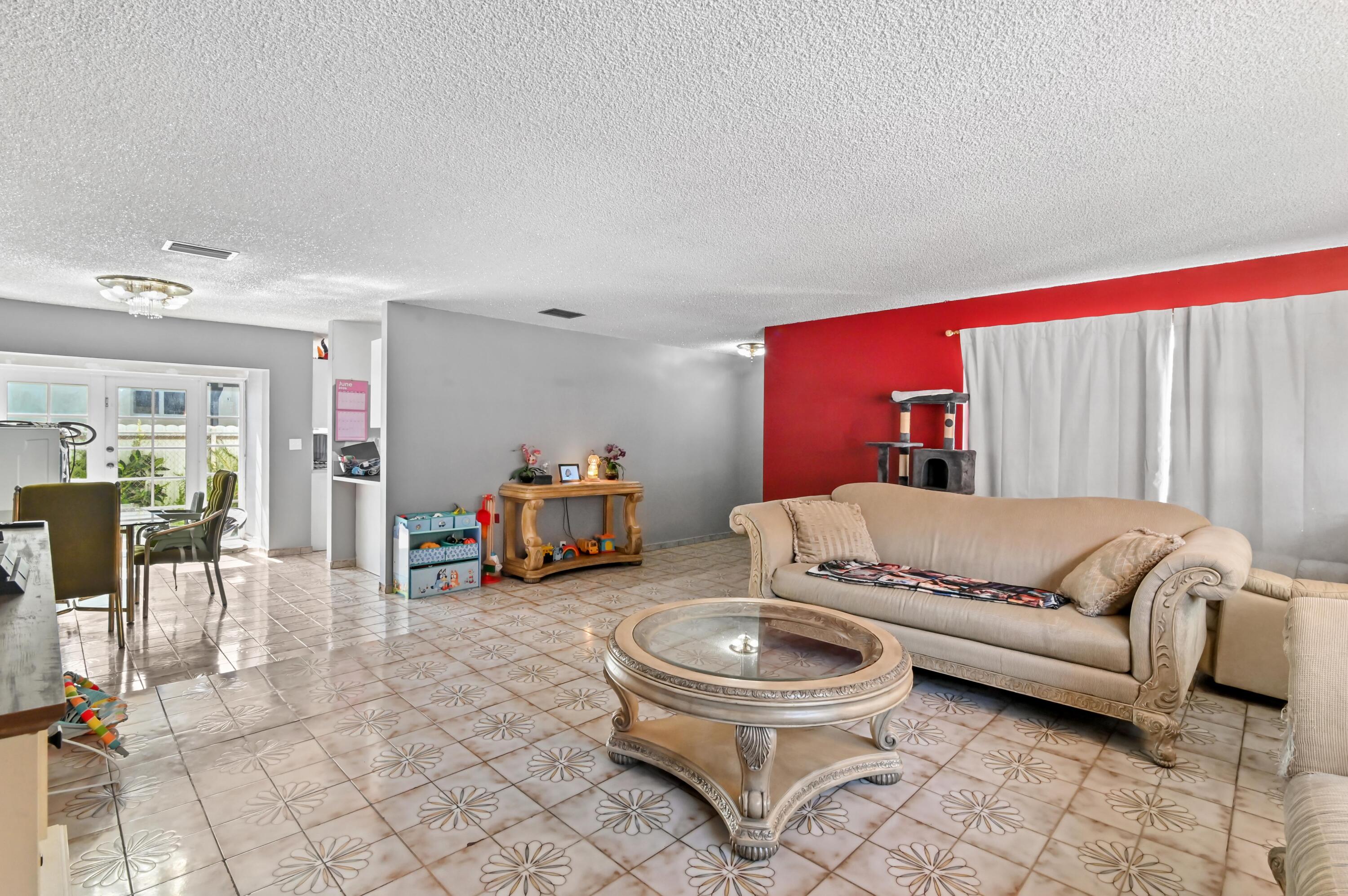 7337 SW 21st Miami, FL 33155