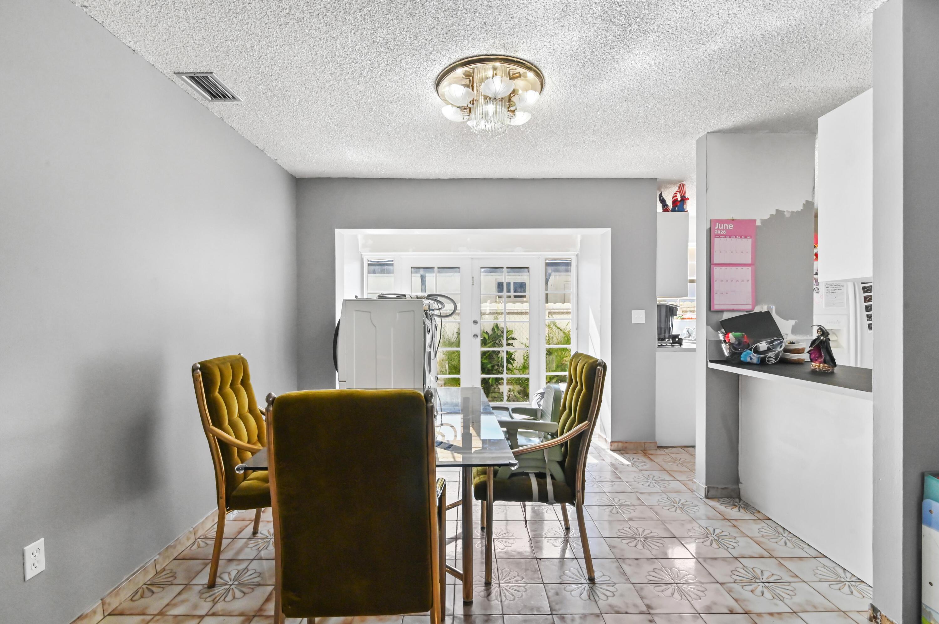7337 SW 21st Miami, FL 33155