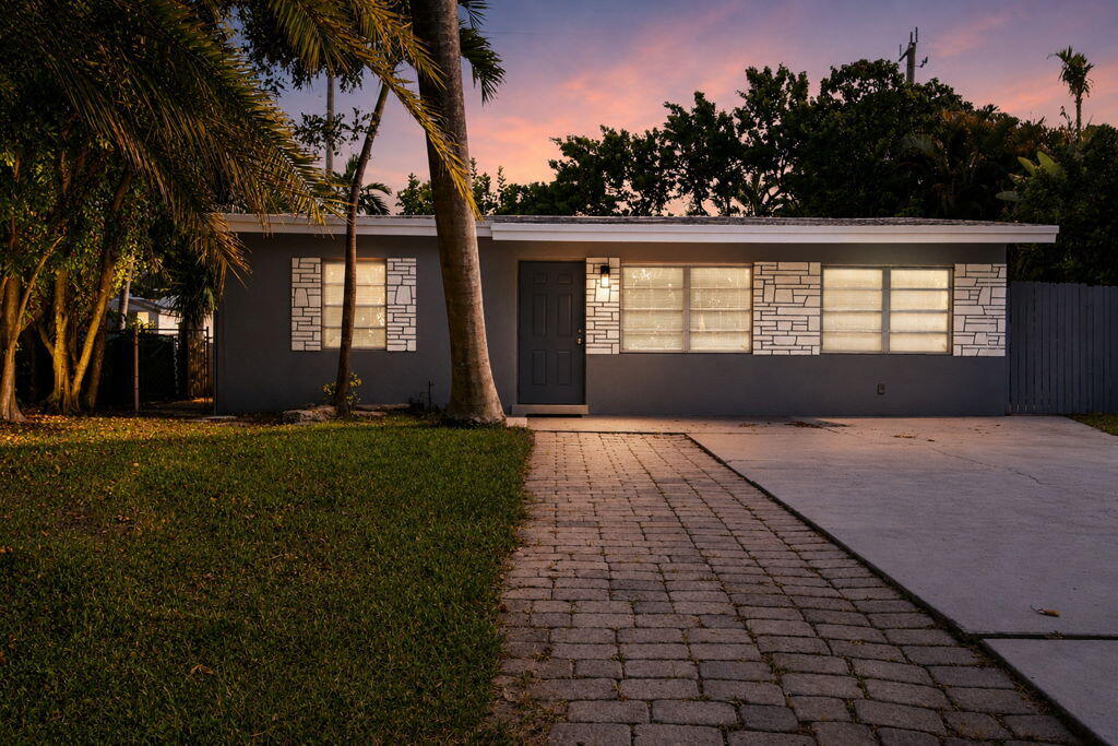 1472 NE 25th Ct