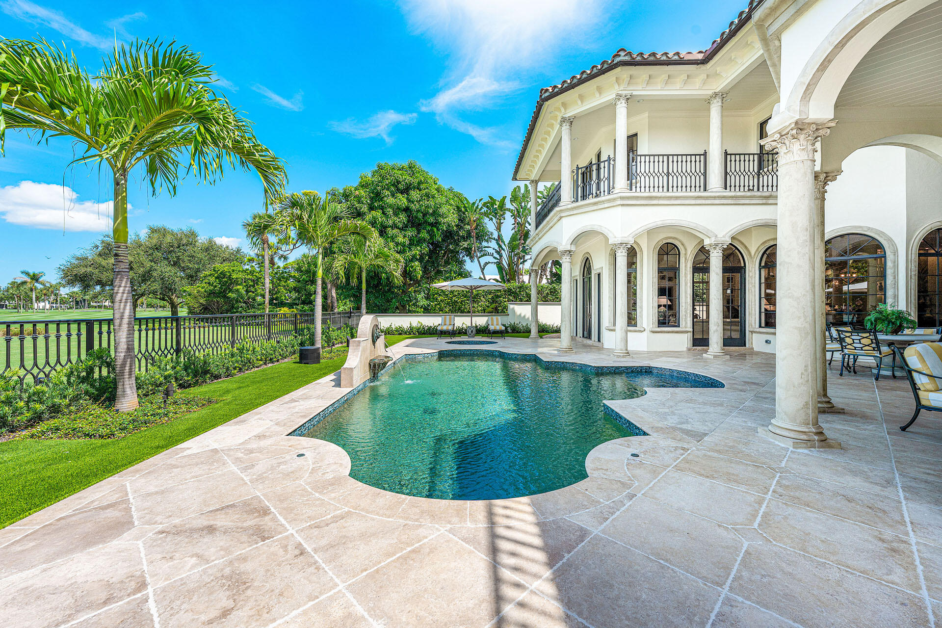 2055 Royal Palm Way Boca Raton, FL 33432