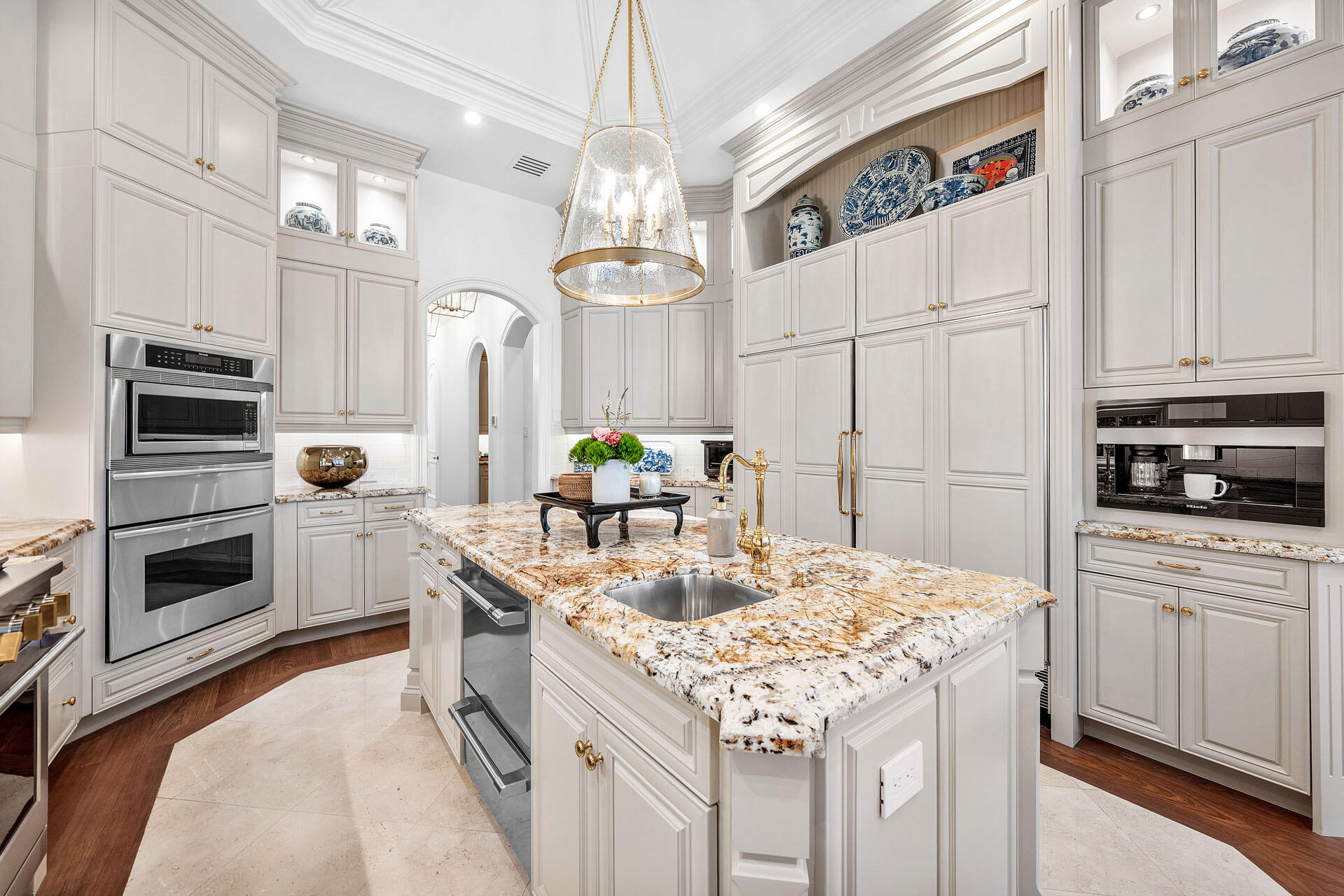 2055 Royal Palm Way Boca Raton, FL 33432