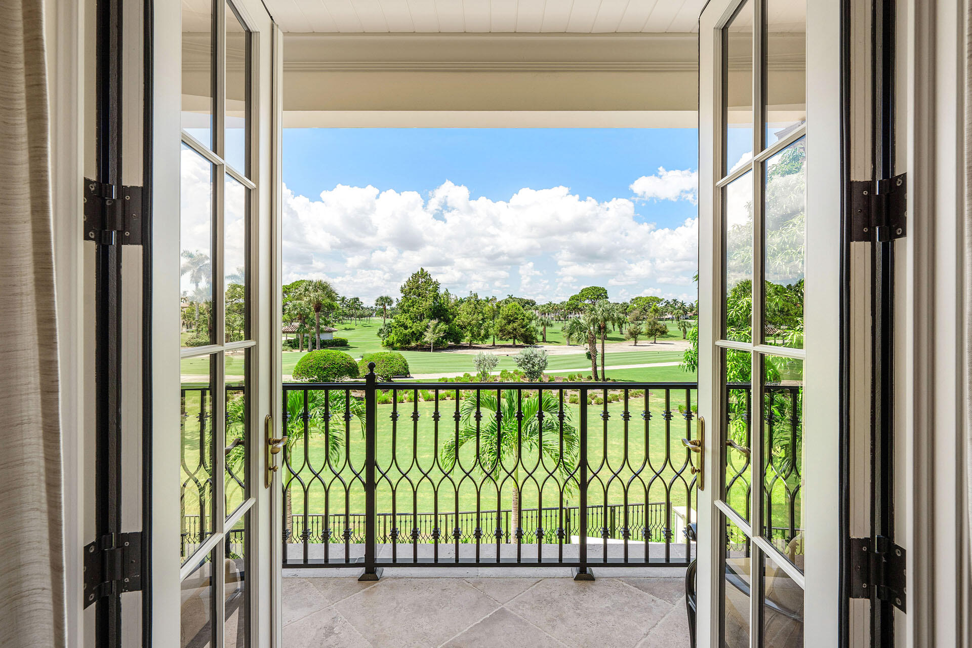 2055 Royal Palm Way Boca Raton, FL 33432