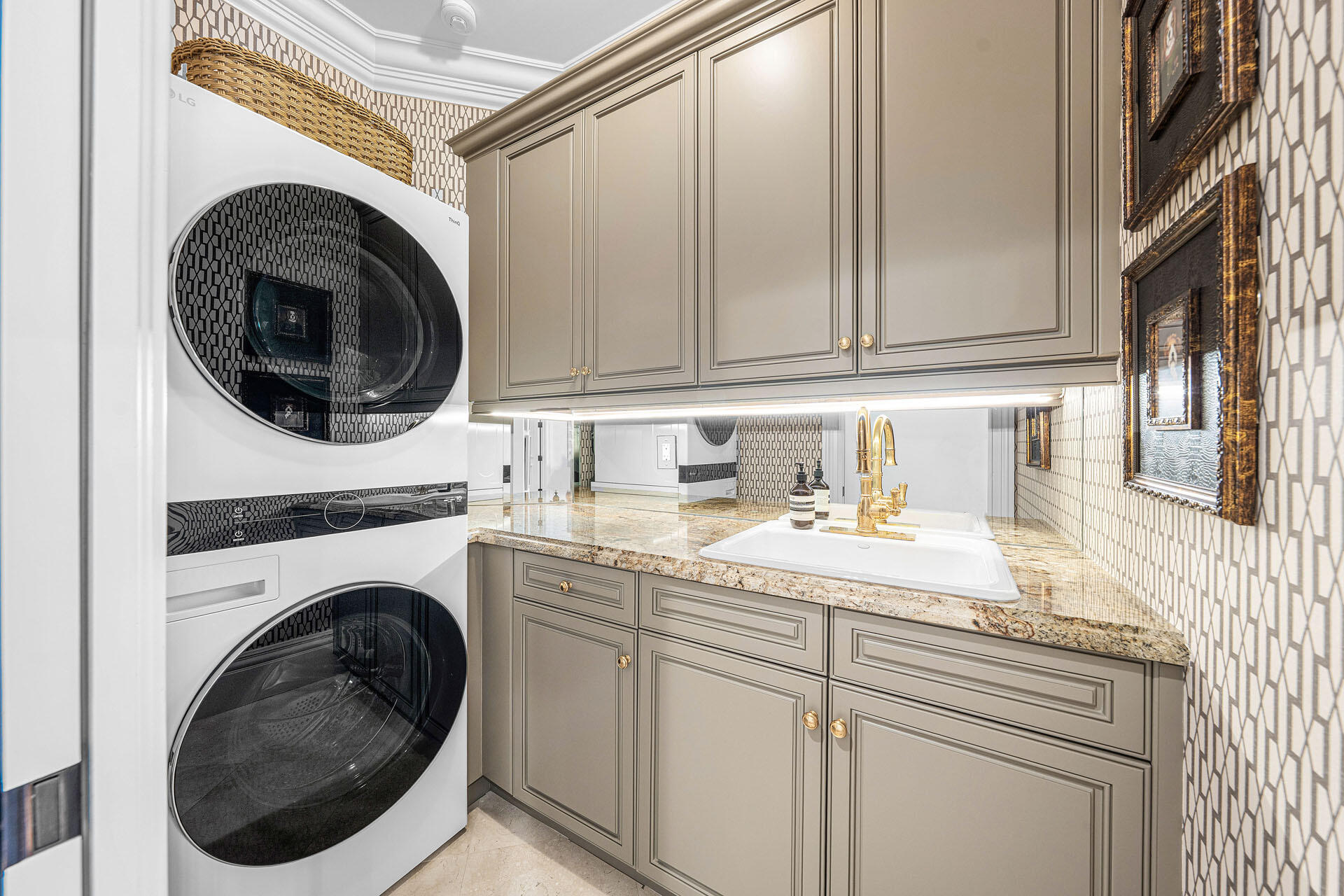 2055 Royal Palm Way Boca Raton, FL 33432