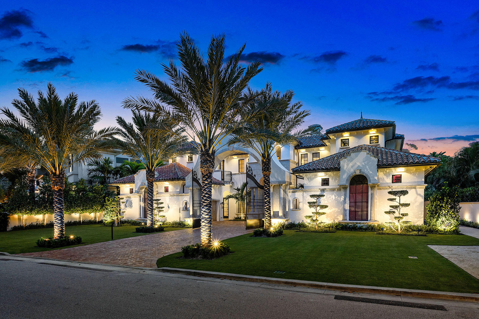 2055 Royal Palm Way Boca Raton, FL 33432