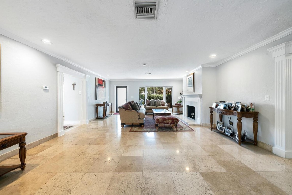 2319 Castilla Fort Lauderdale, FL 33301