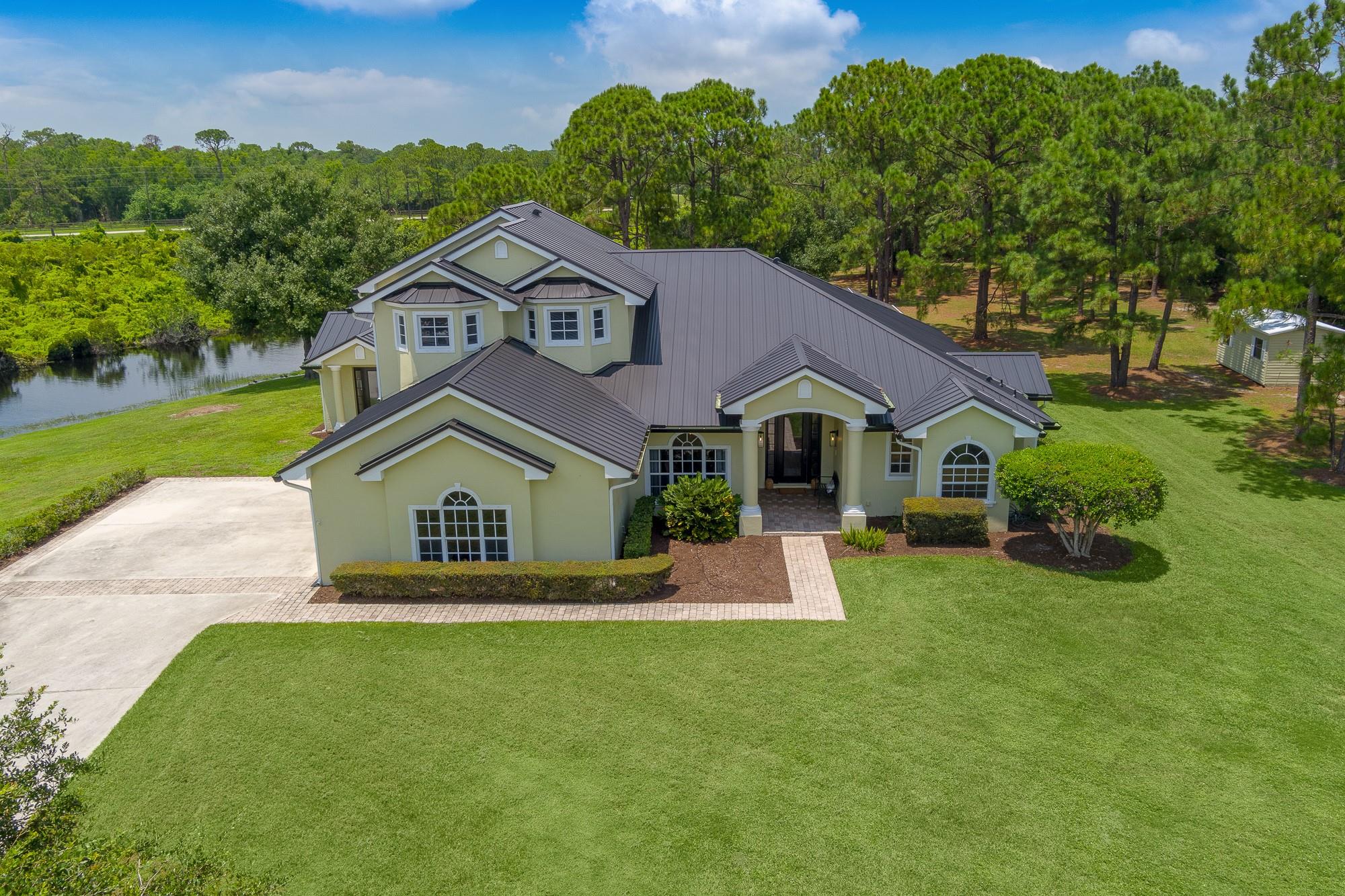2501 SW Buena Vis Dr