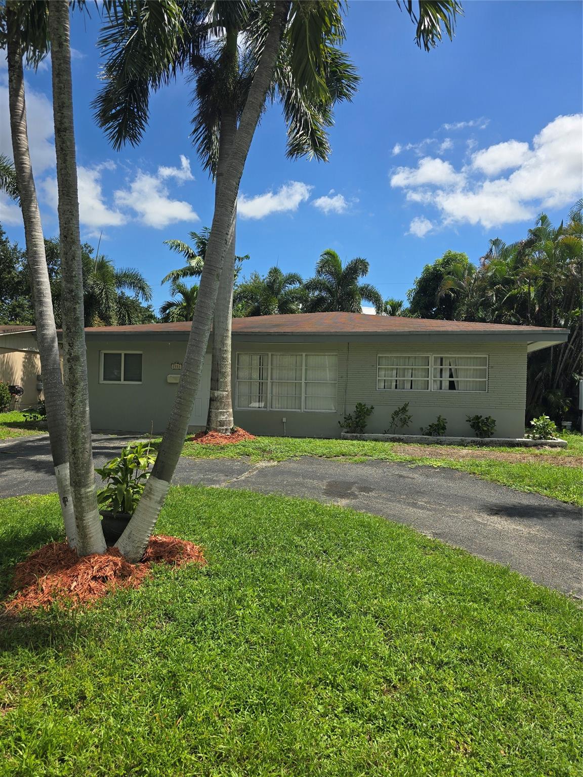 2111 N 57th Ter