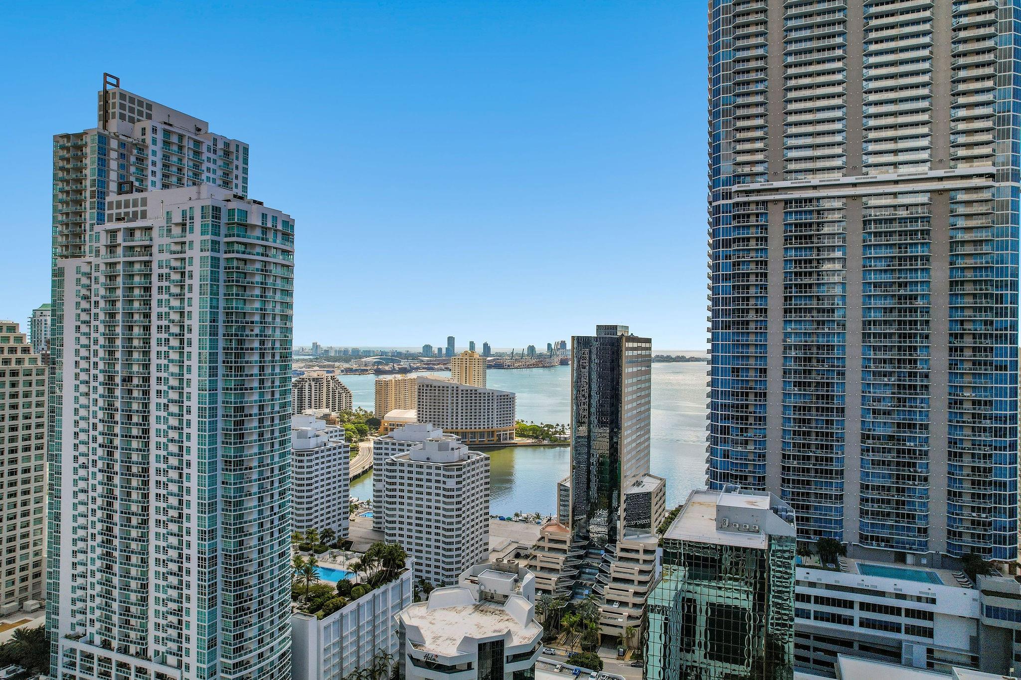 1050 Brickell Ave #2302