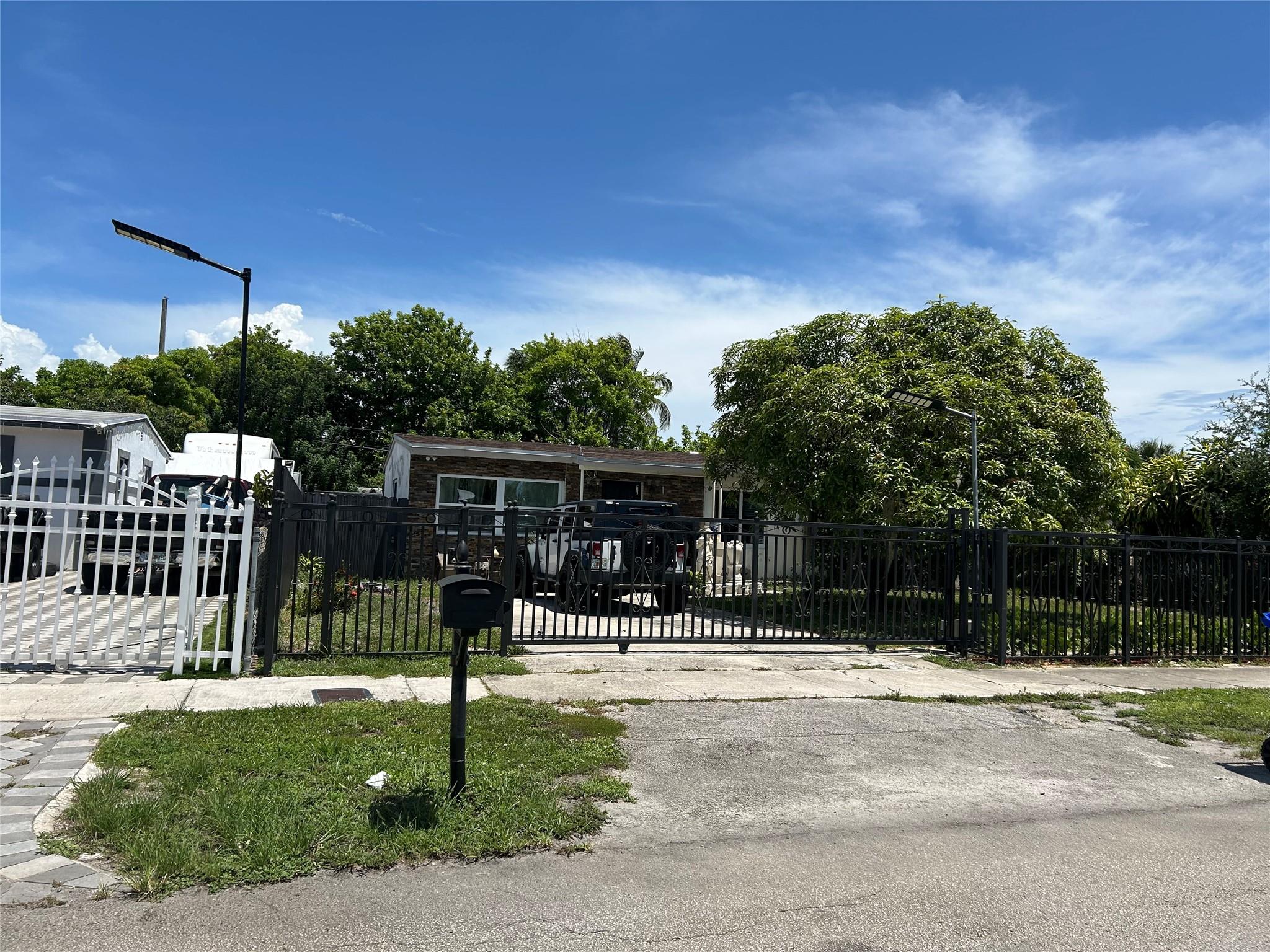 1213 NW 11th Ct