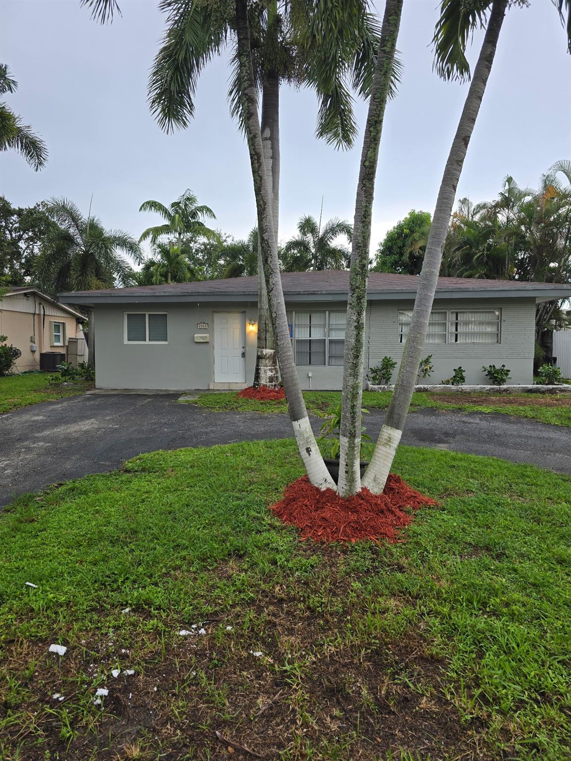2111 N 57th Ter