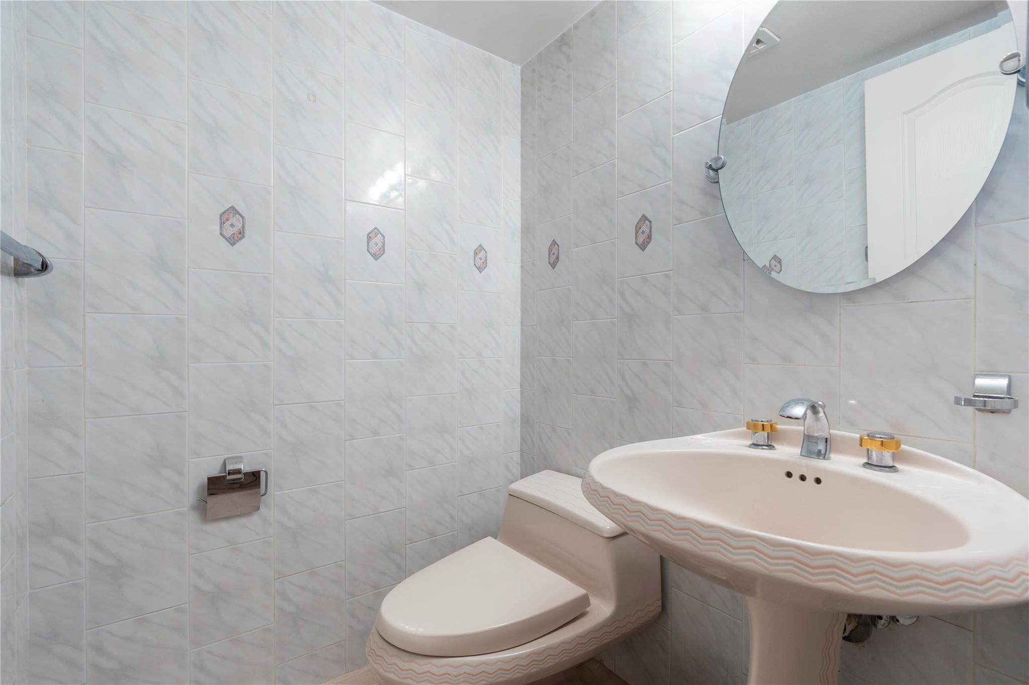 8235 NW 164th St Miami Lakes, FL 33016