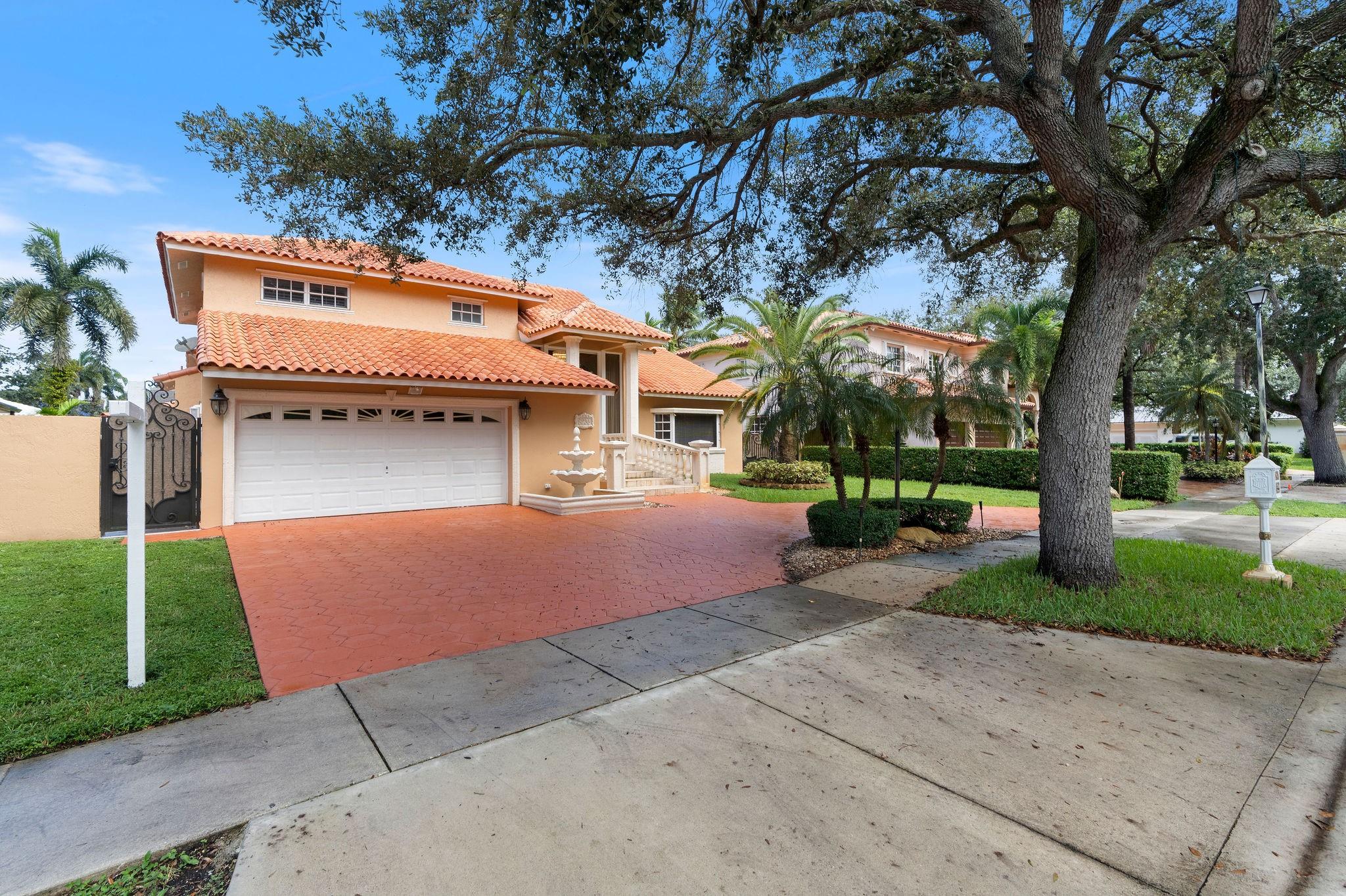 8235 NW 164th St Miami Lakes, FL 33016