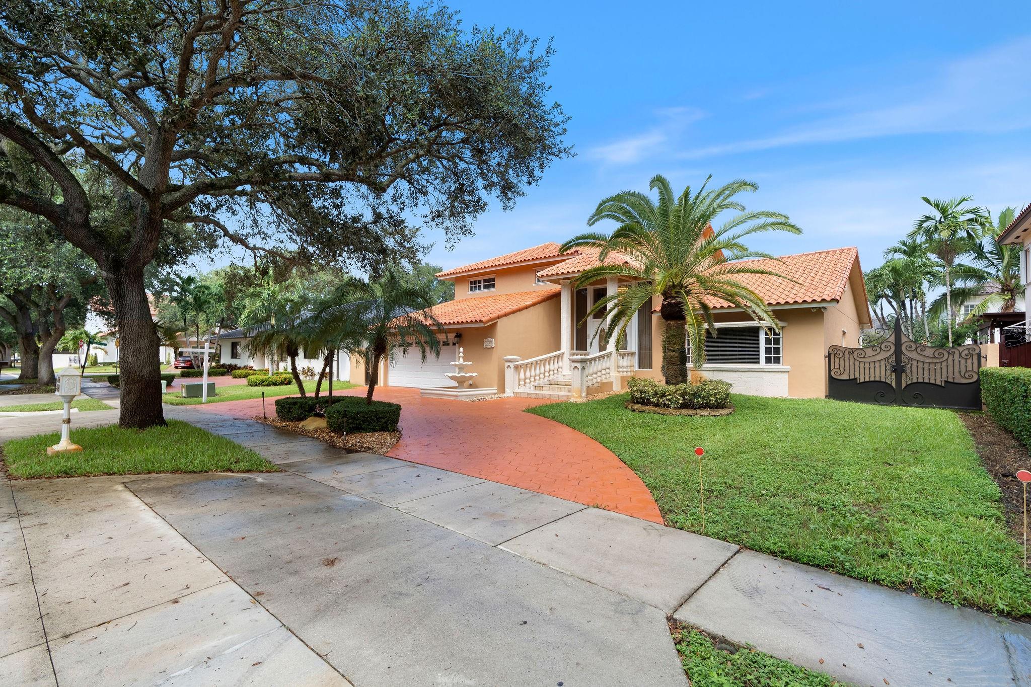 8235 NW 164th St Miami Lakes, FL 33016