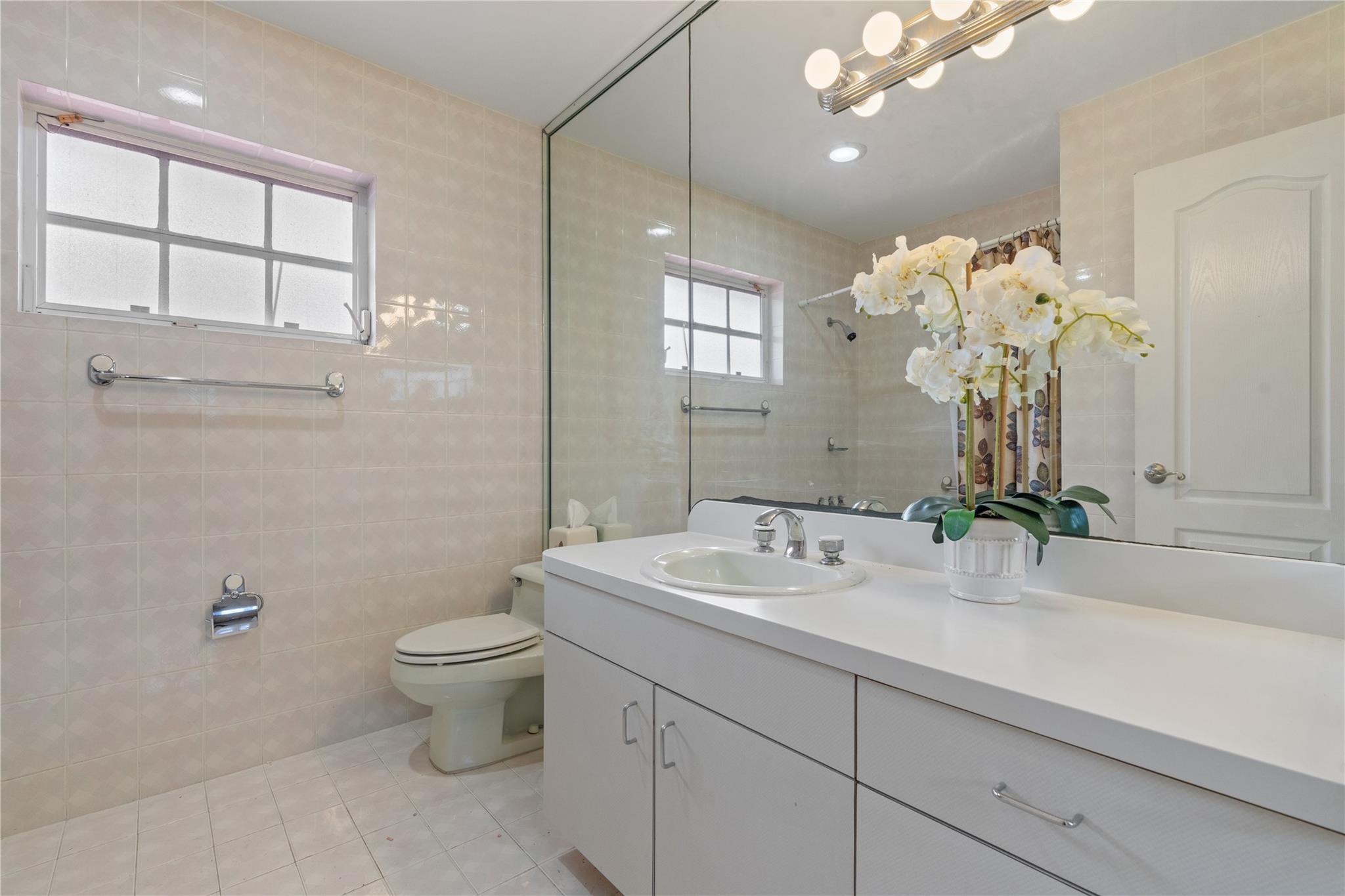 8235 NW 164th St Miami Lakes, FL 33016