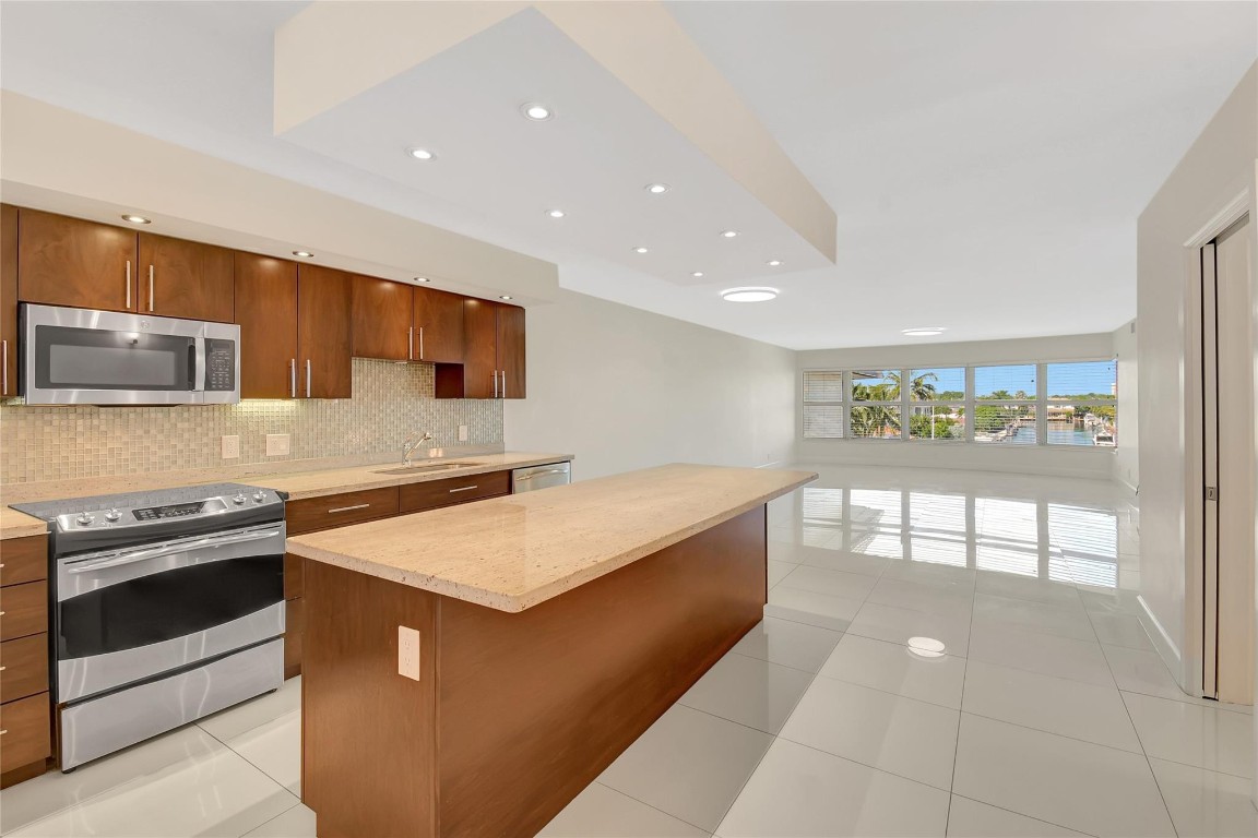3121 NE 51st St #404E Fort Lauderdale, FL 33308