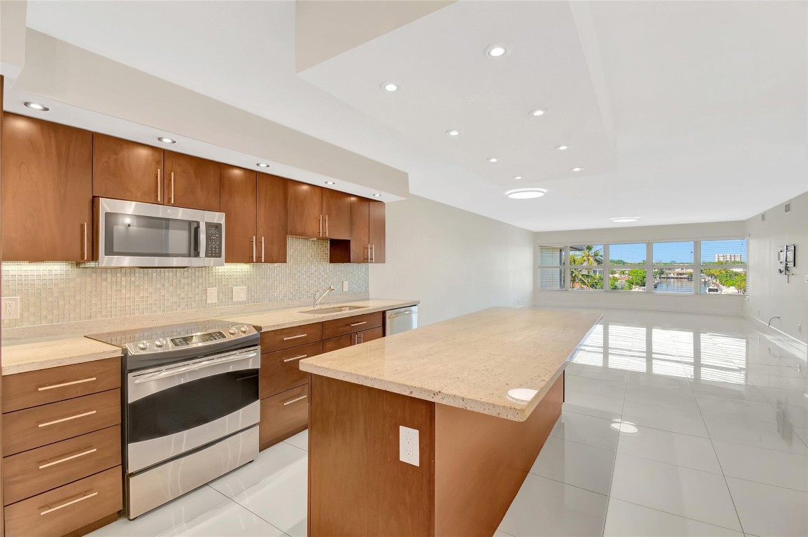 3121 NE 51st St #404E Fort Lauderdale, FL 33308