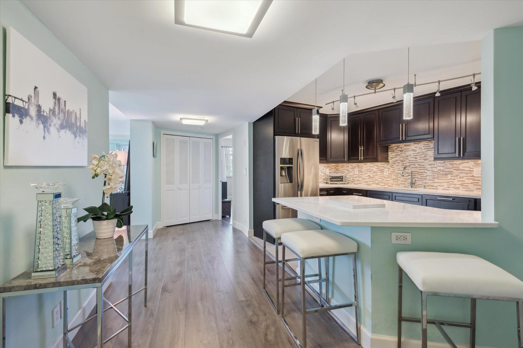 3000 Holiday Dr #506