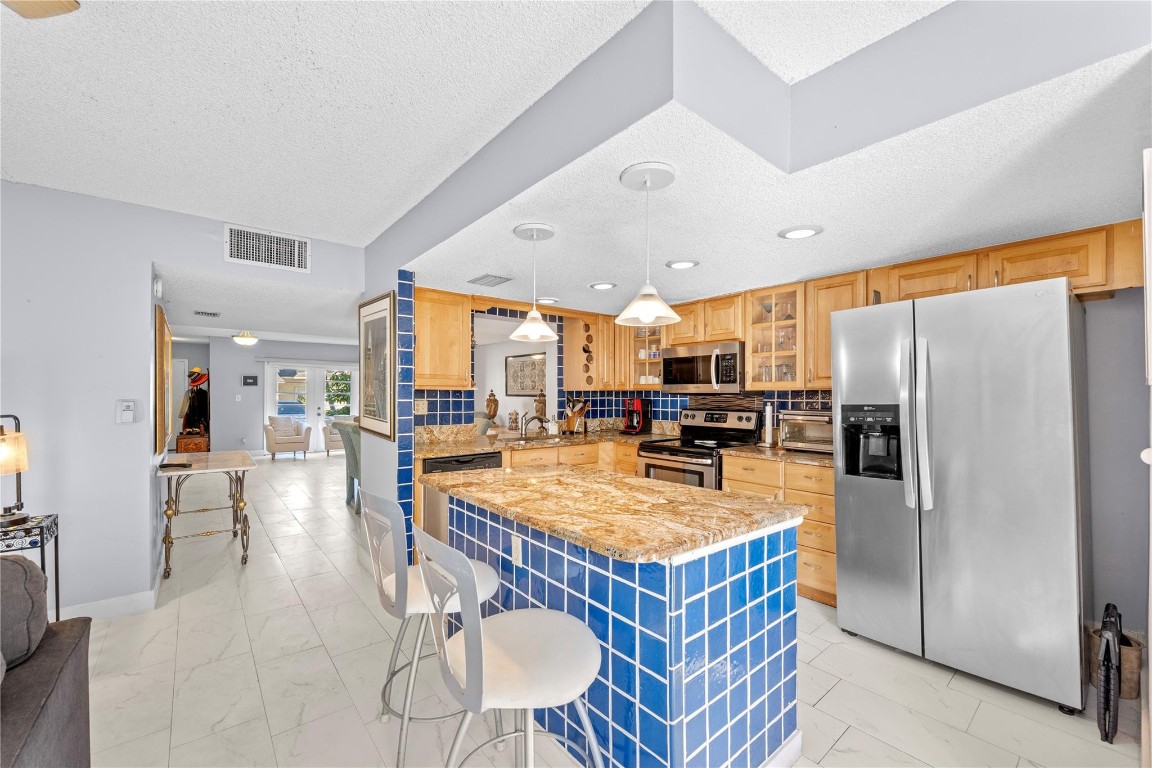 2212 NE 7th St Hallandale Beach, FL 33009