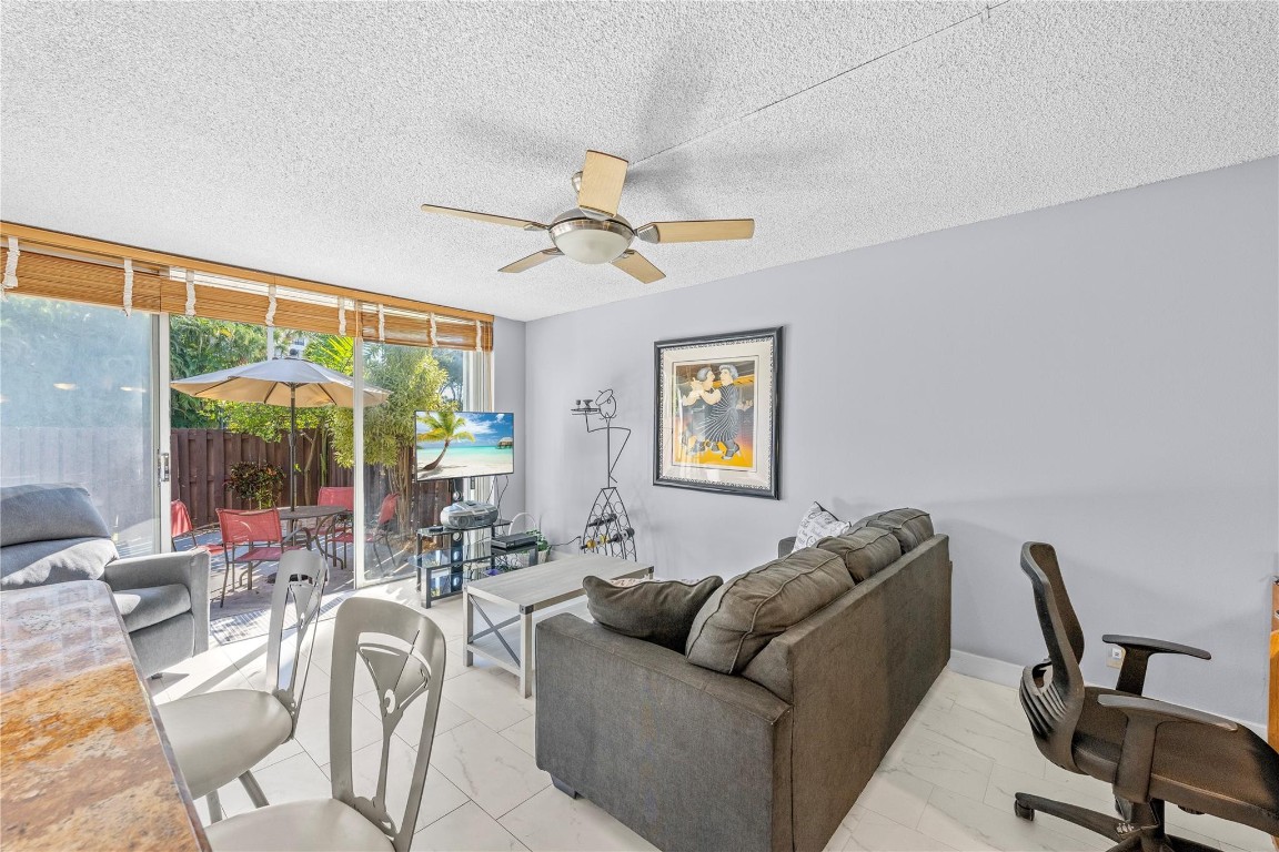2212 NE 7th St Hallandale Beach, FL 33009